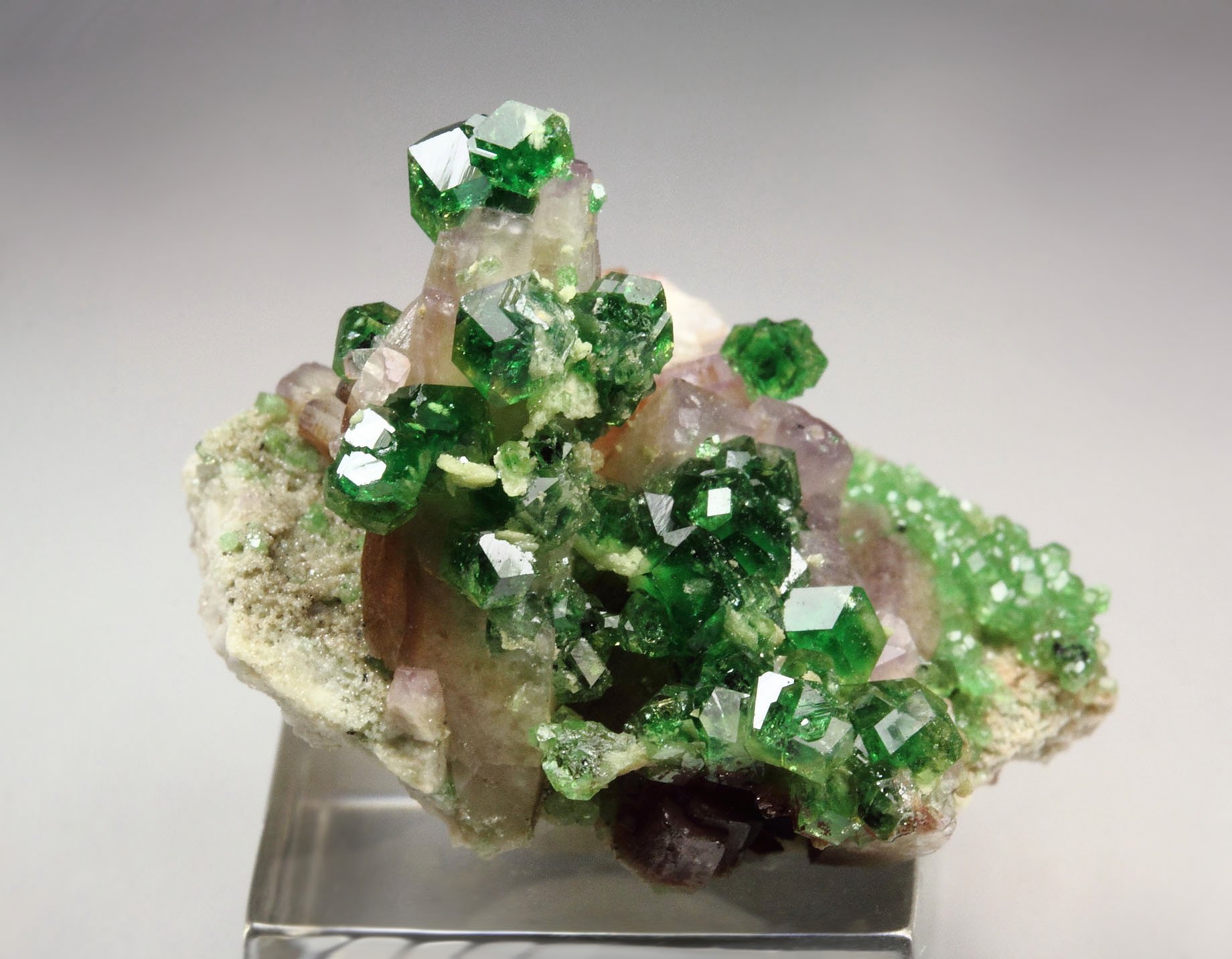 gem GARNET var. GROSSULAR var. CHROMIAN, PREHNITE