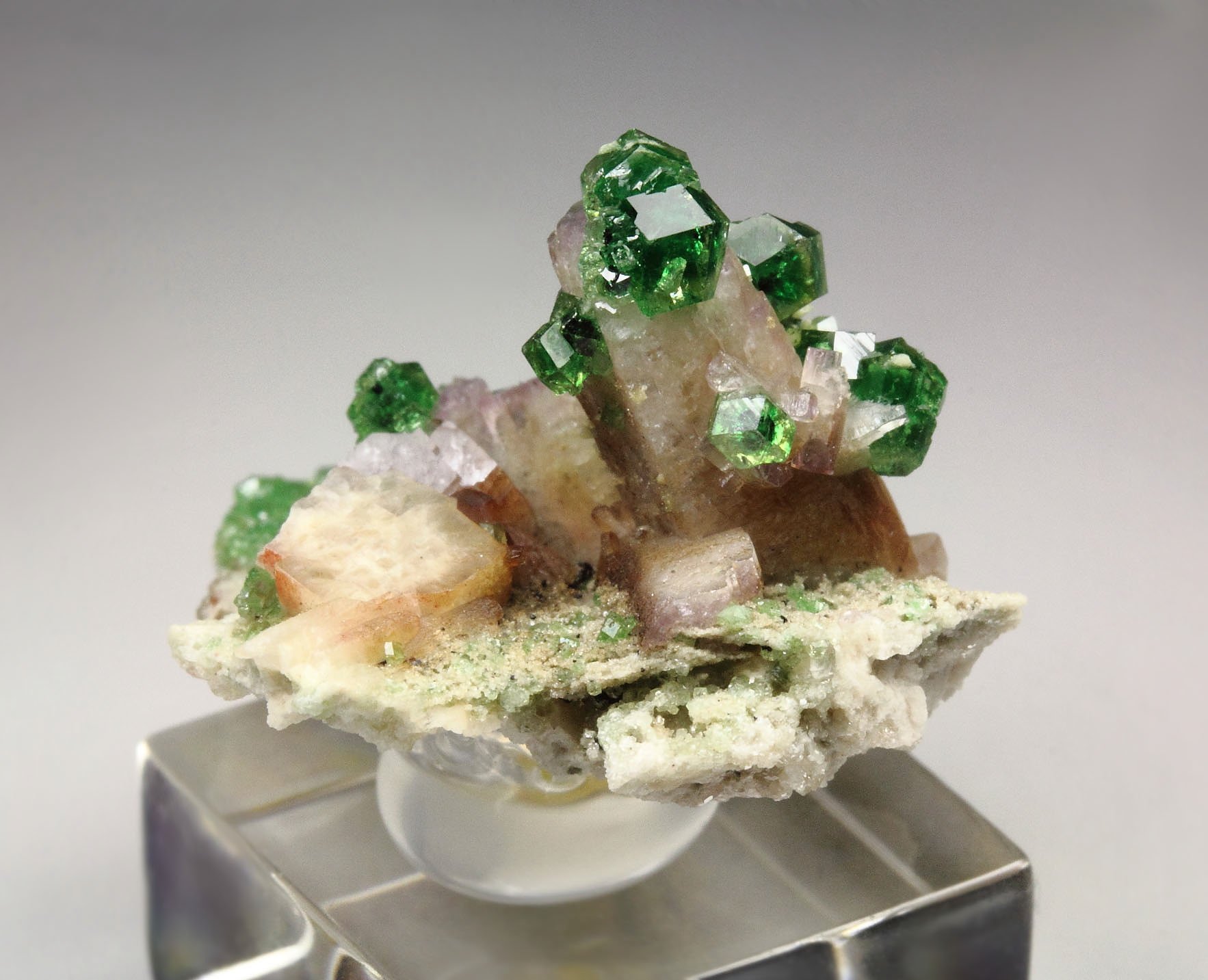 gem GARNET var. GROSSULAR var. CHROMIAN, PREHNITE