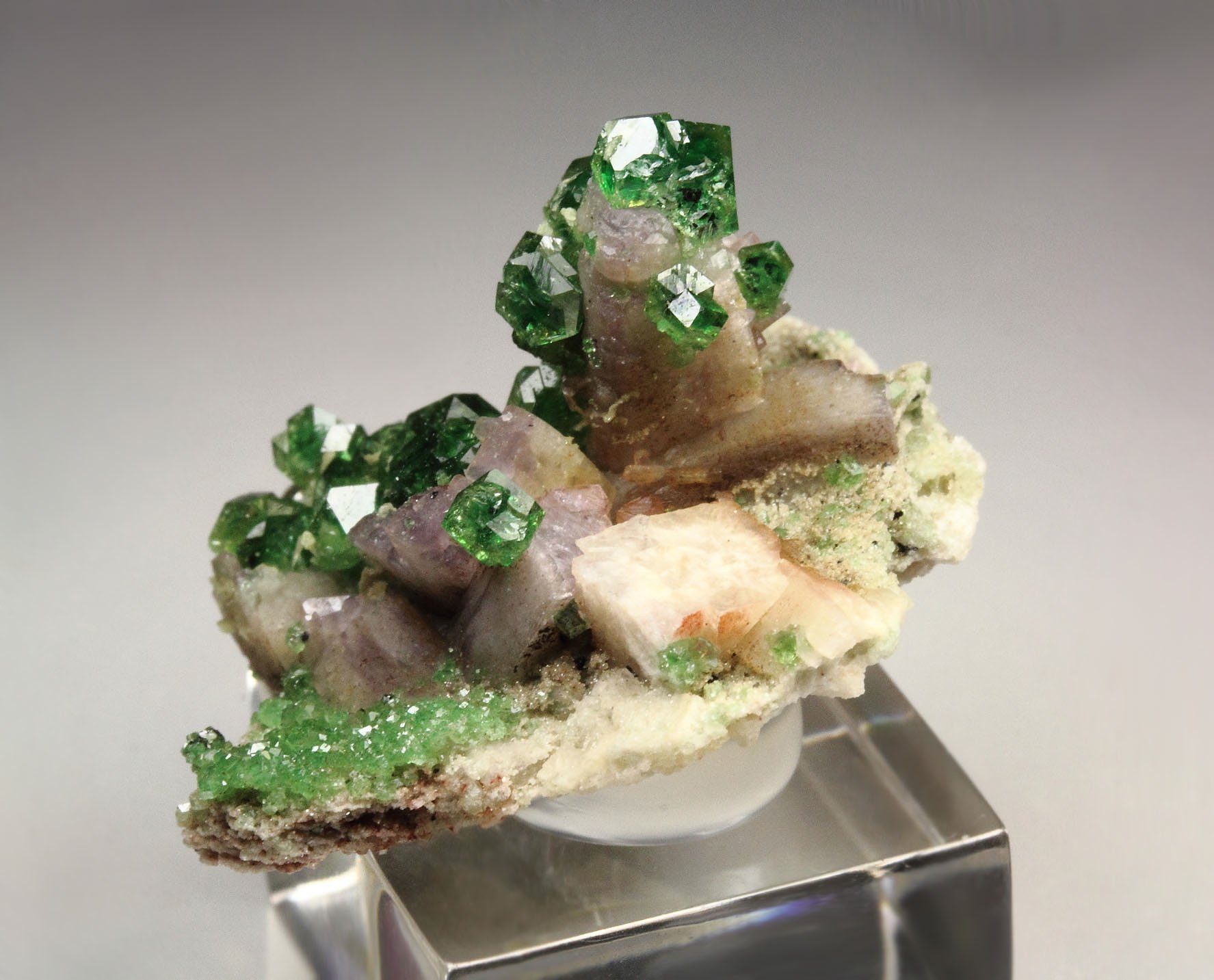 gem GARNET var. GROSSULAR var. CHROMIAN, PREHNITE