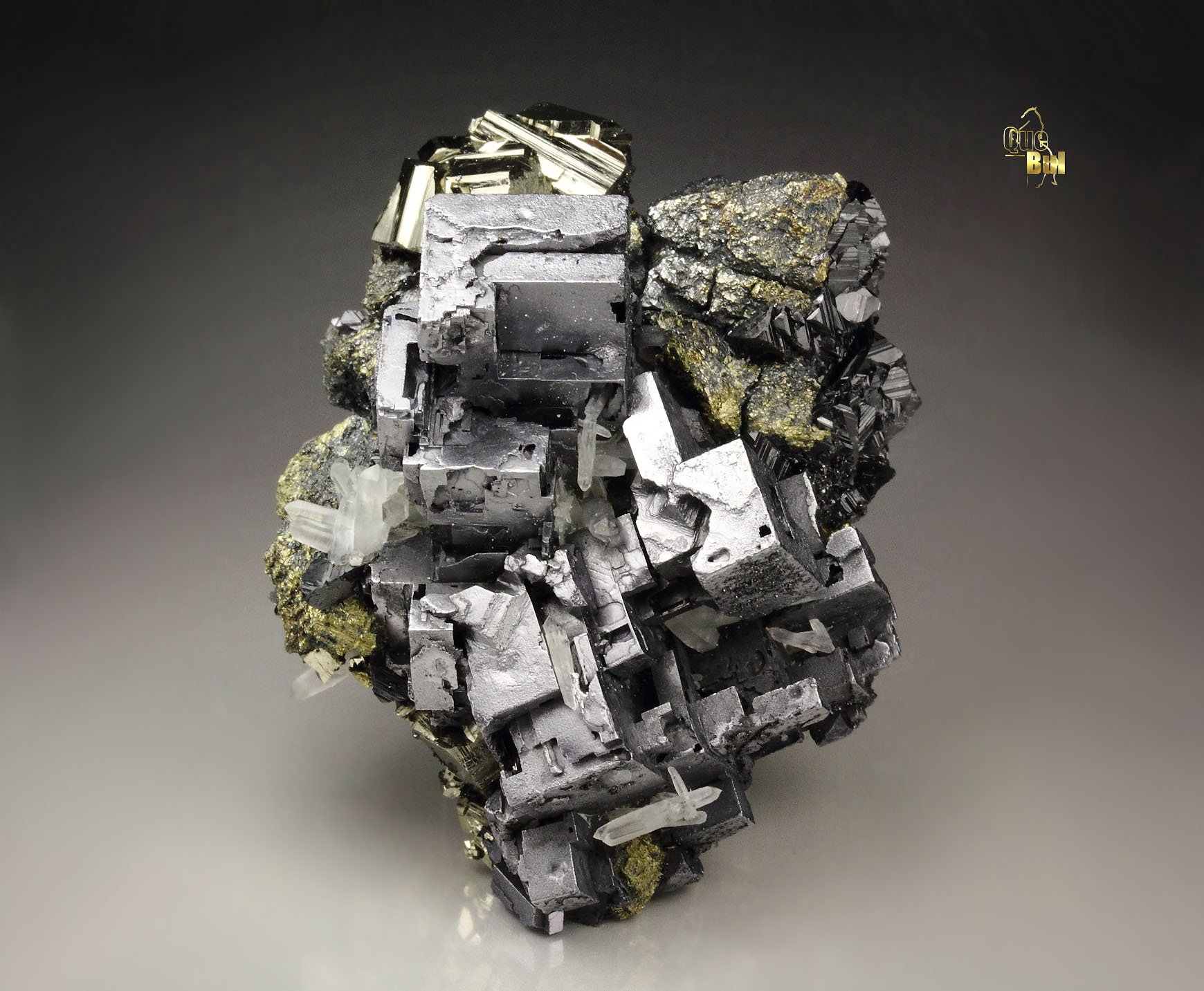 skeletal GALENA, CHALCOPYRITE, PYRITE, SPHALERITE, QUARTZ