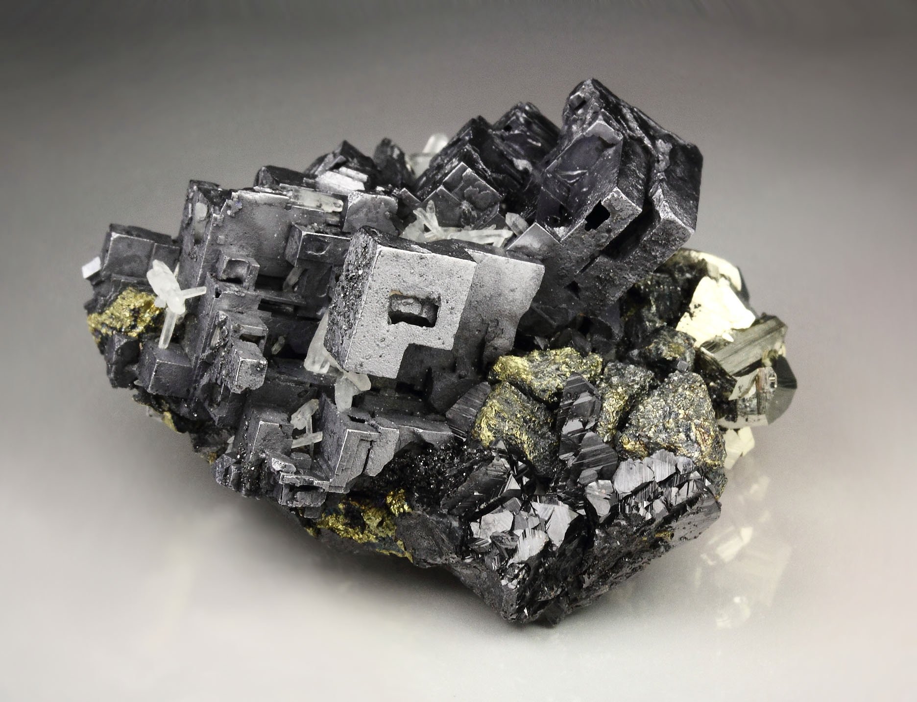 skeletal GALENA, CHALCOPYRITE, PYRITE, SPHALERITE, QUARTZ