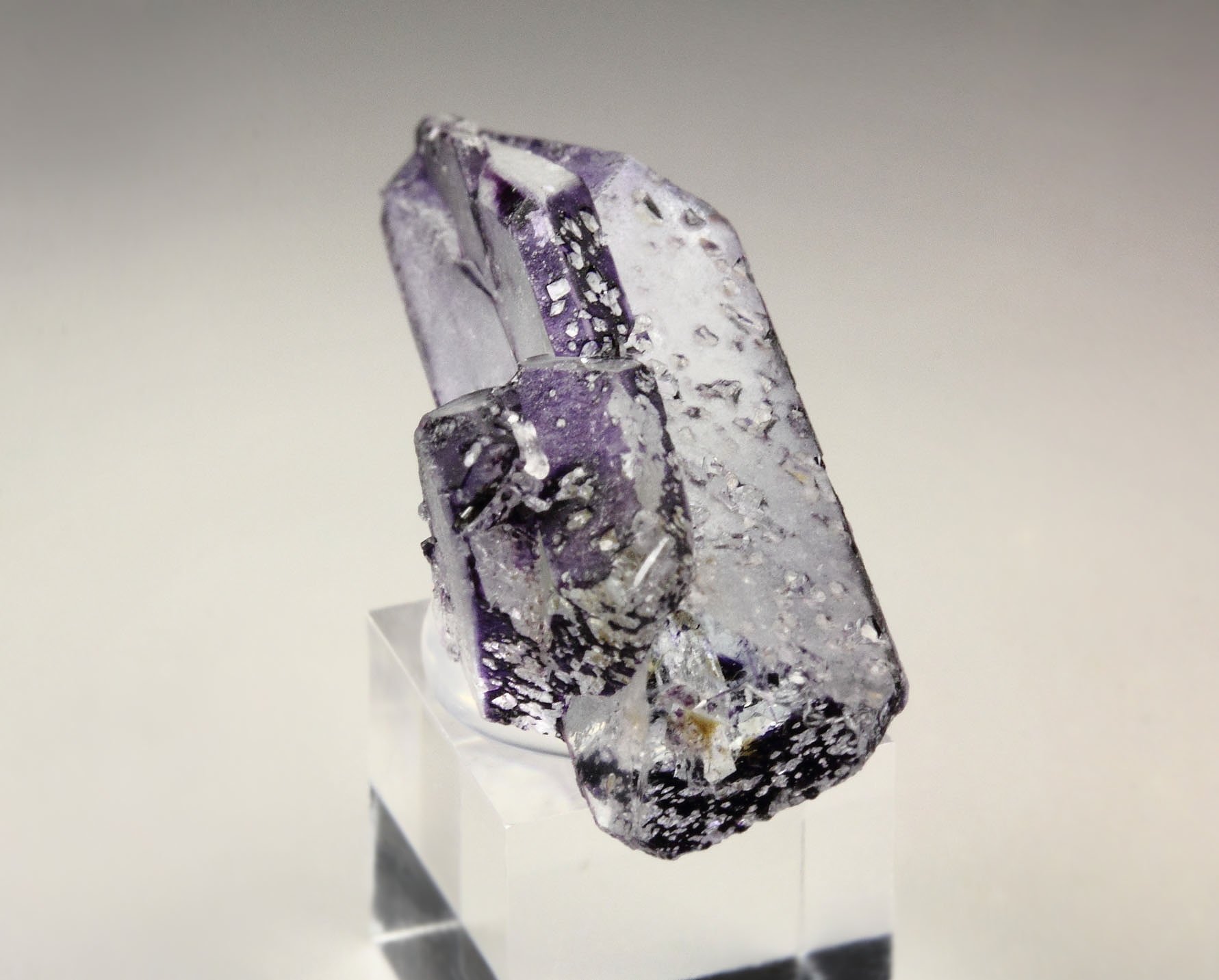 new find - FLUORITE - SPINEL LAW TWIN