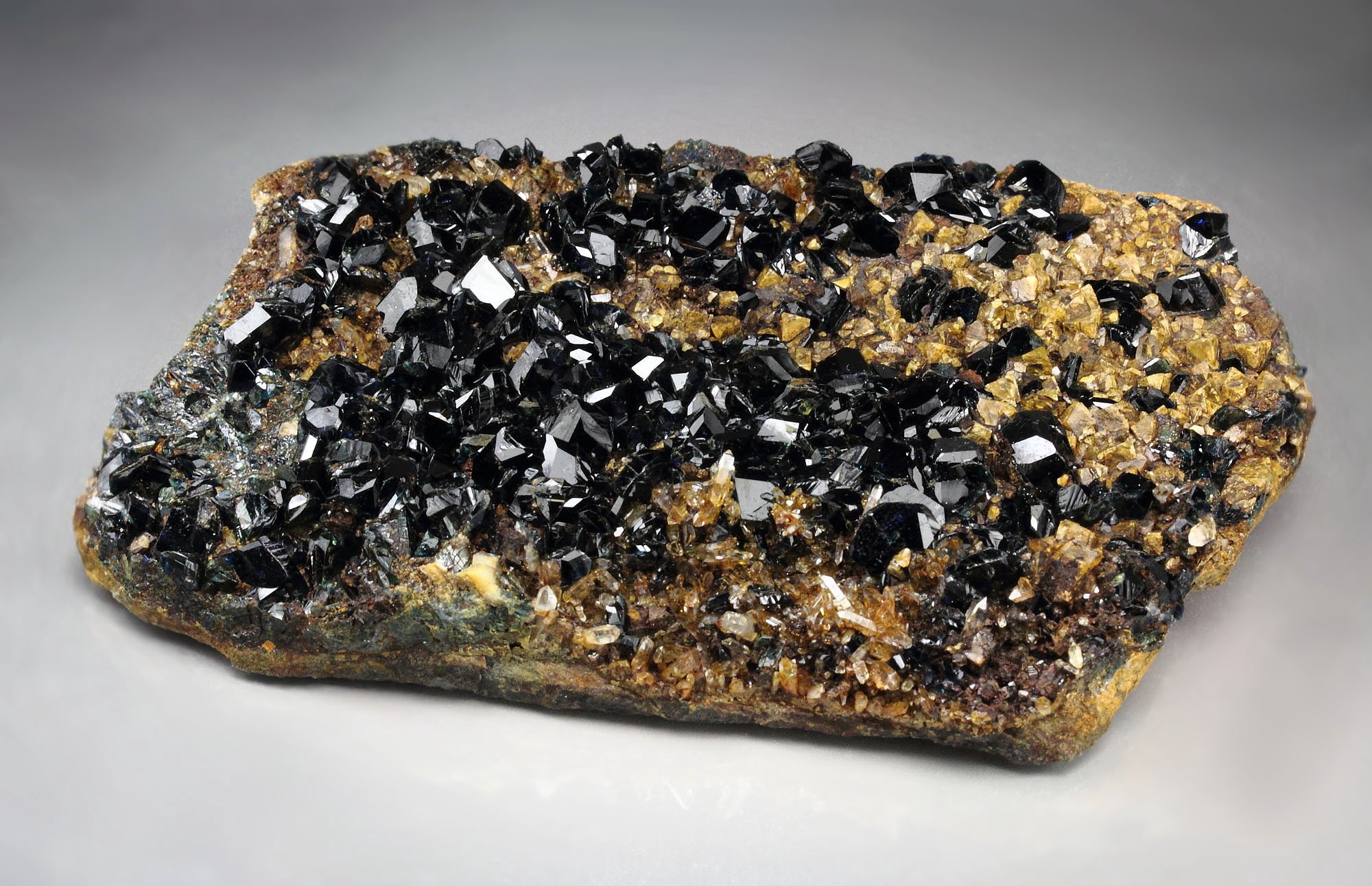 LAZULITE, SIDERITE, QUARTZ