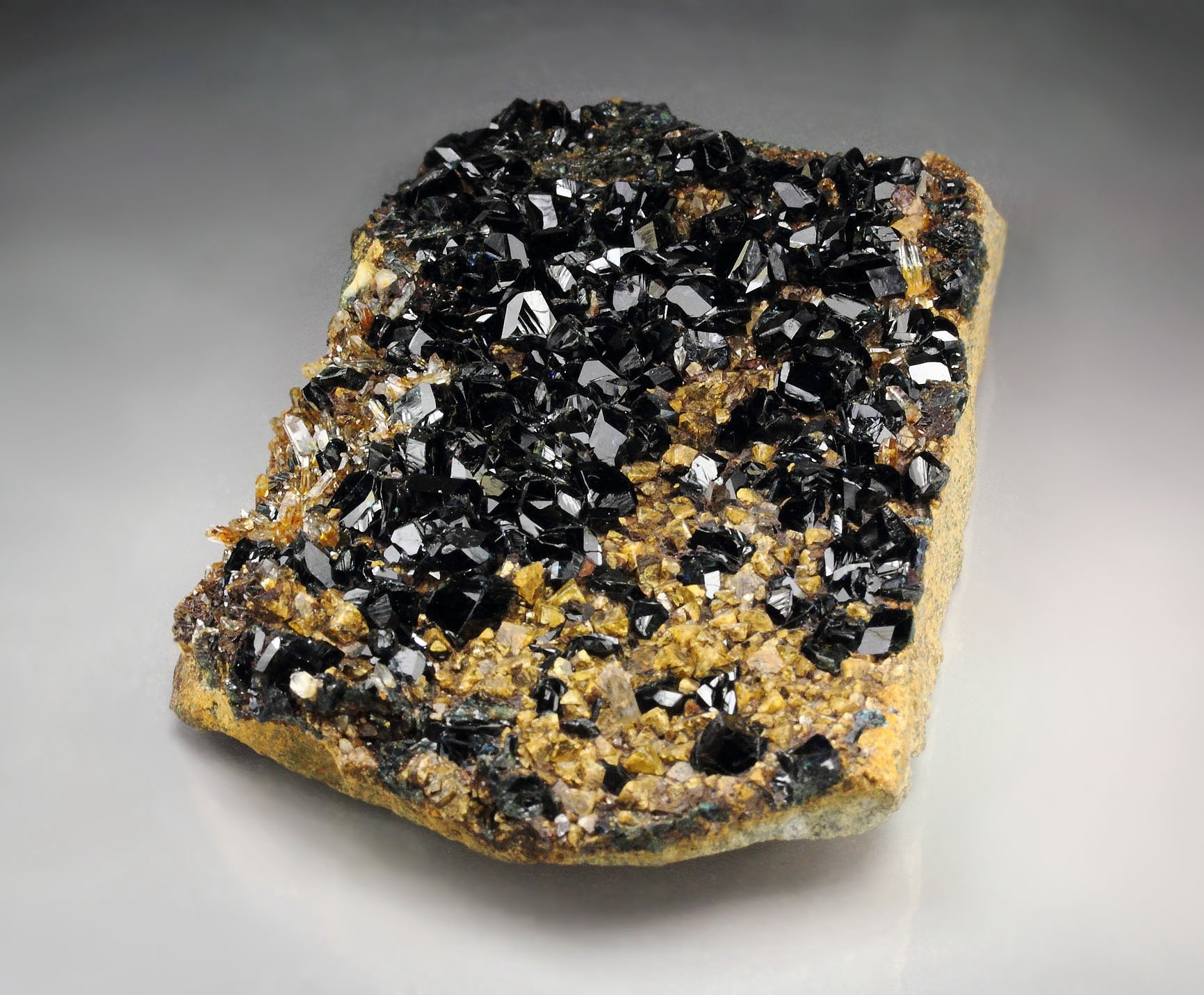 LAZULITE, SIDERITE, QUARTZ