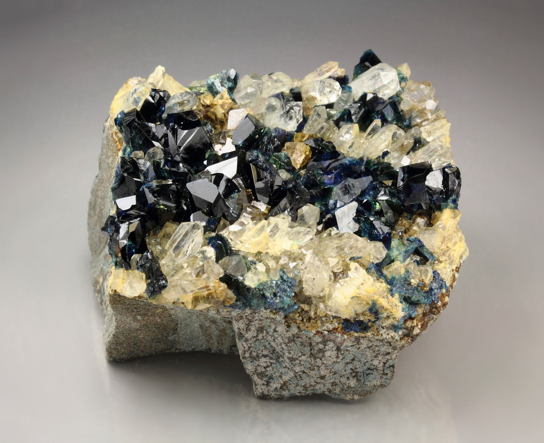 LAZULITE, SIDERITE, QUARTZ