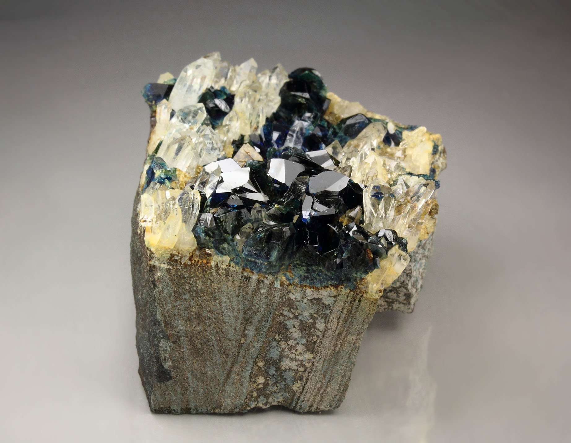 LAZULITE, SIDERITE, QUARTZ