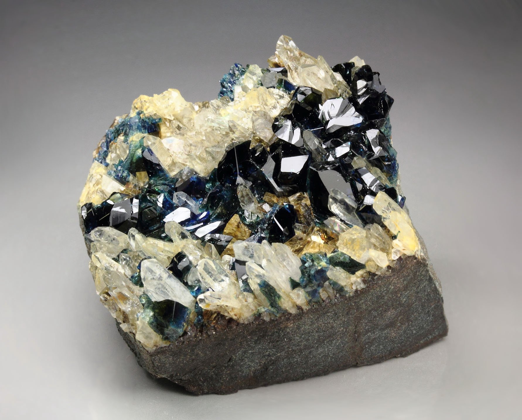 LAZULITE, SIDERITE, QUARTZ