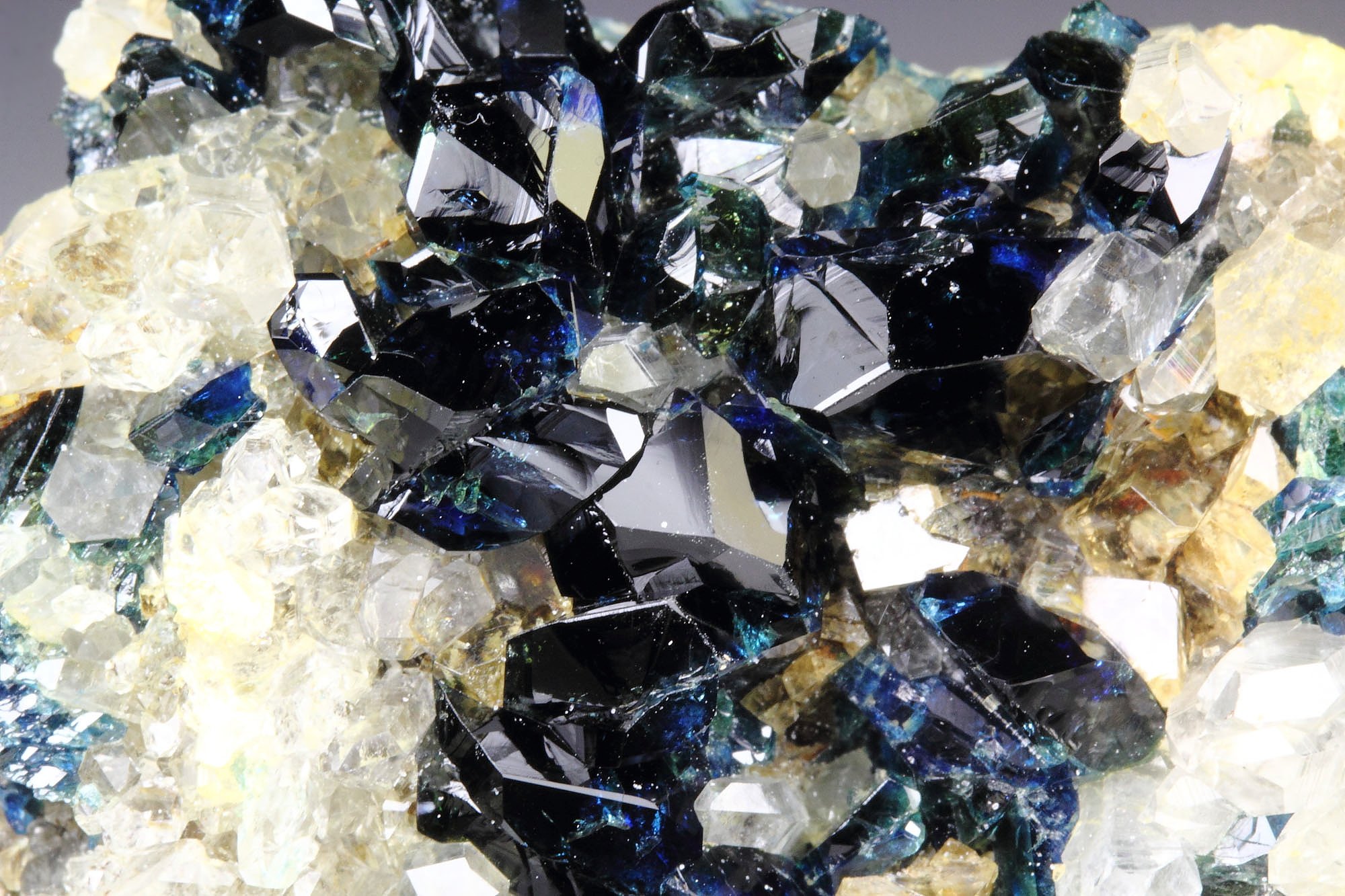 LAZULITE, SIDERITE, QUARTZ