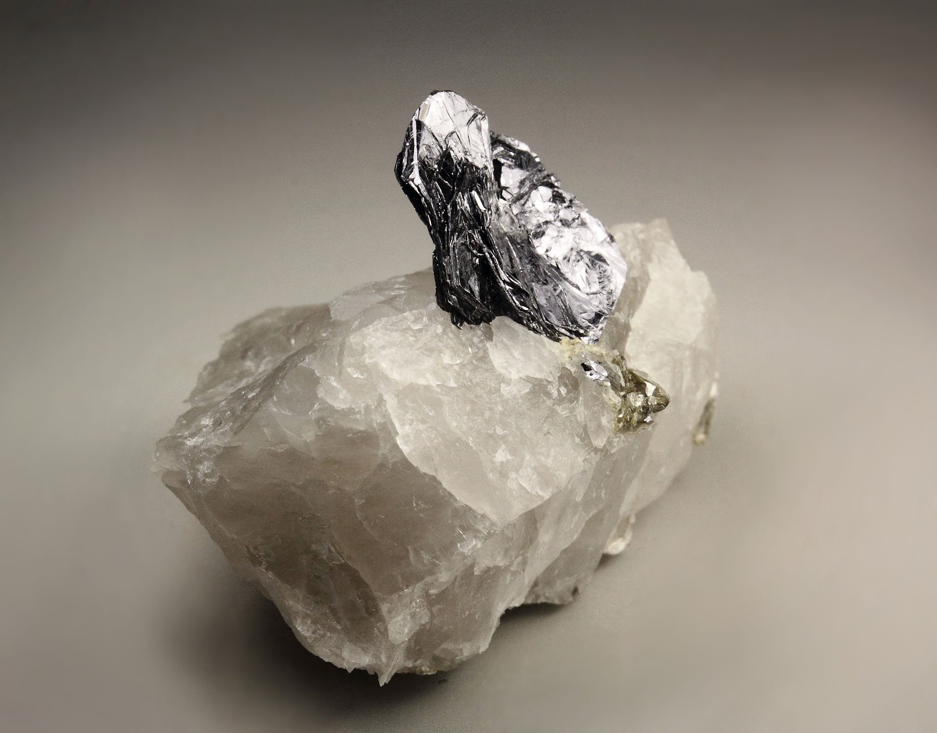 MOLYBDENITE