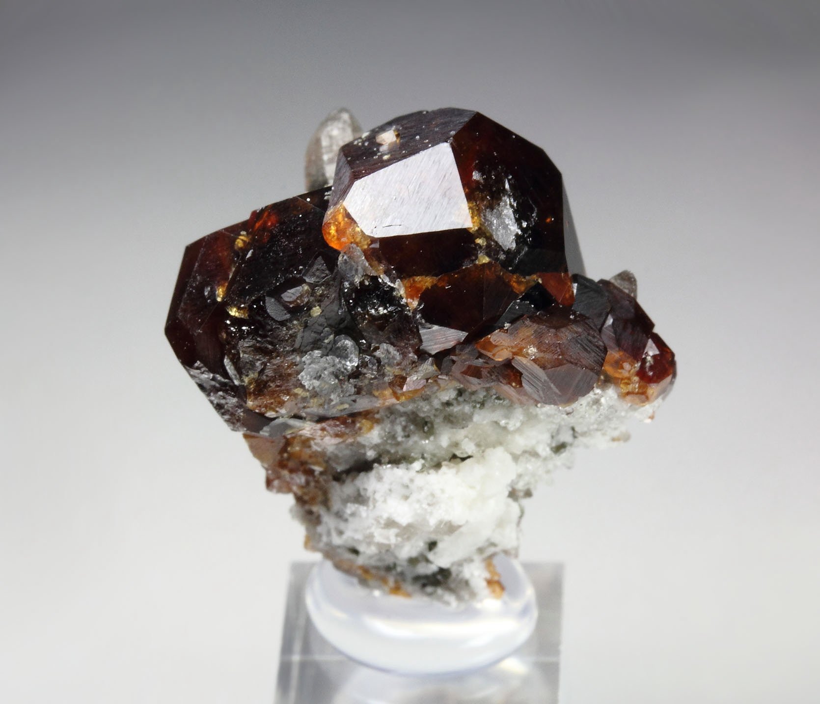 GARNET var. SPESSARTINE, QUARTZ