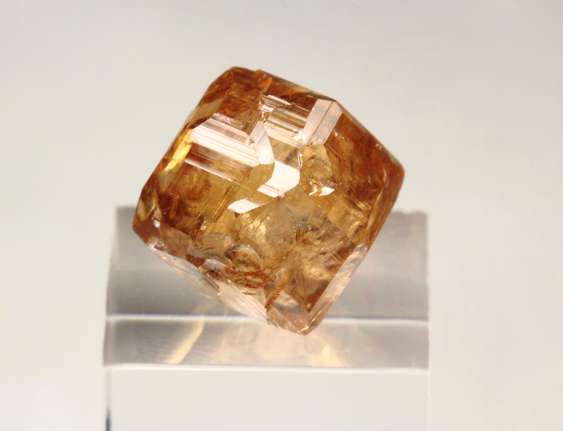 gem GARNET var. GROSSULAR