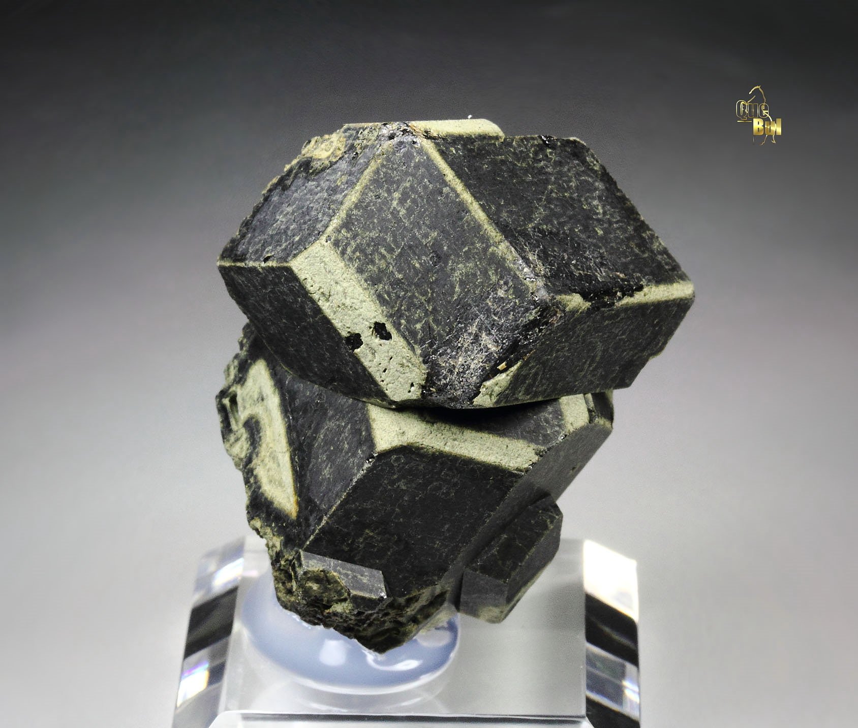 GARNET var. ANDRADITE var. MELANITE