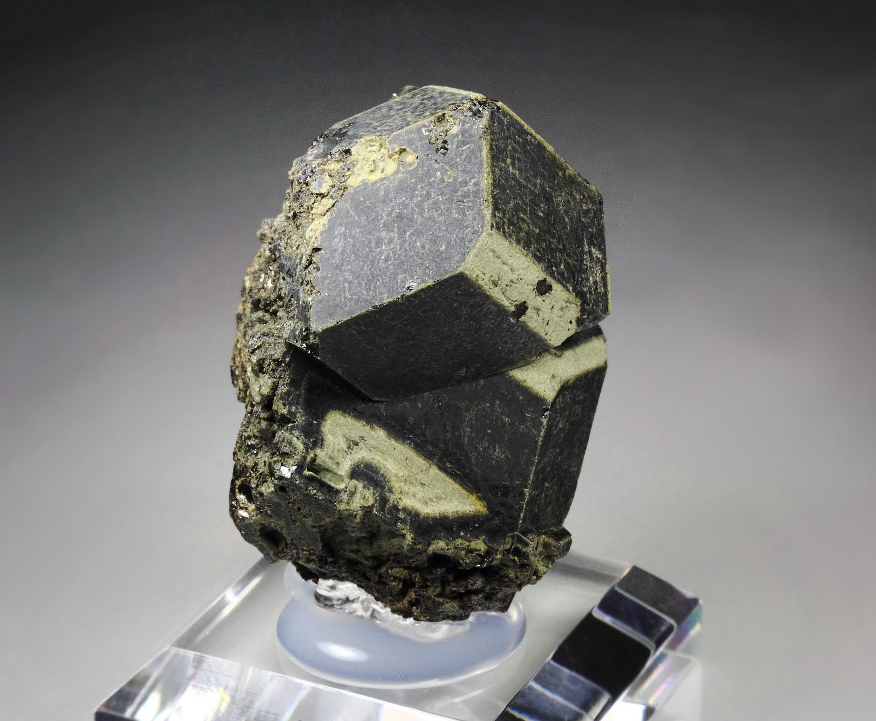 GARNET var. ANDRADITE var. MELANITE