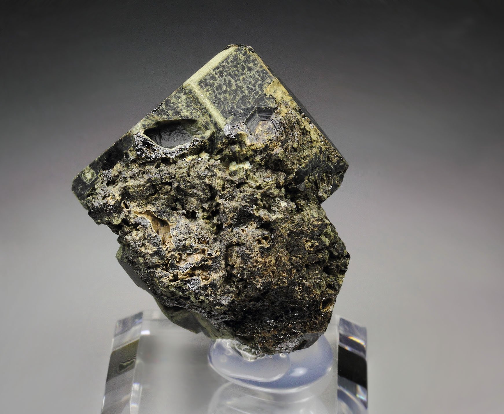 GARNET var. ANDRADITE var. MELANITE