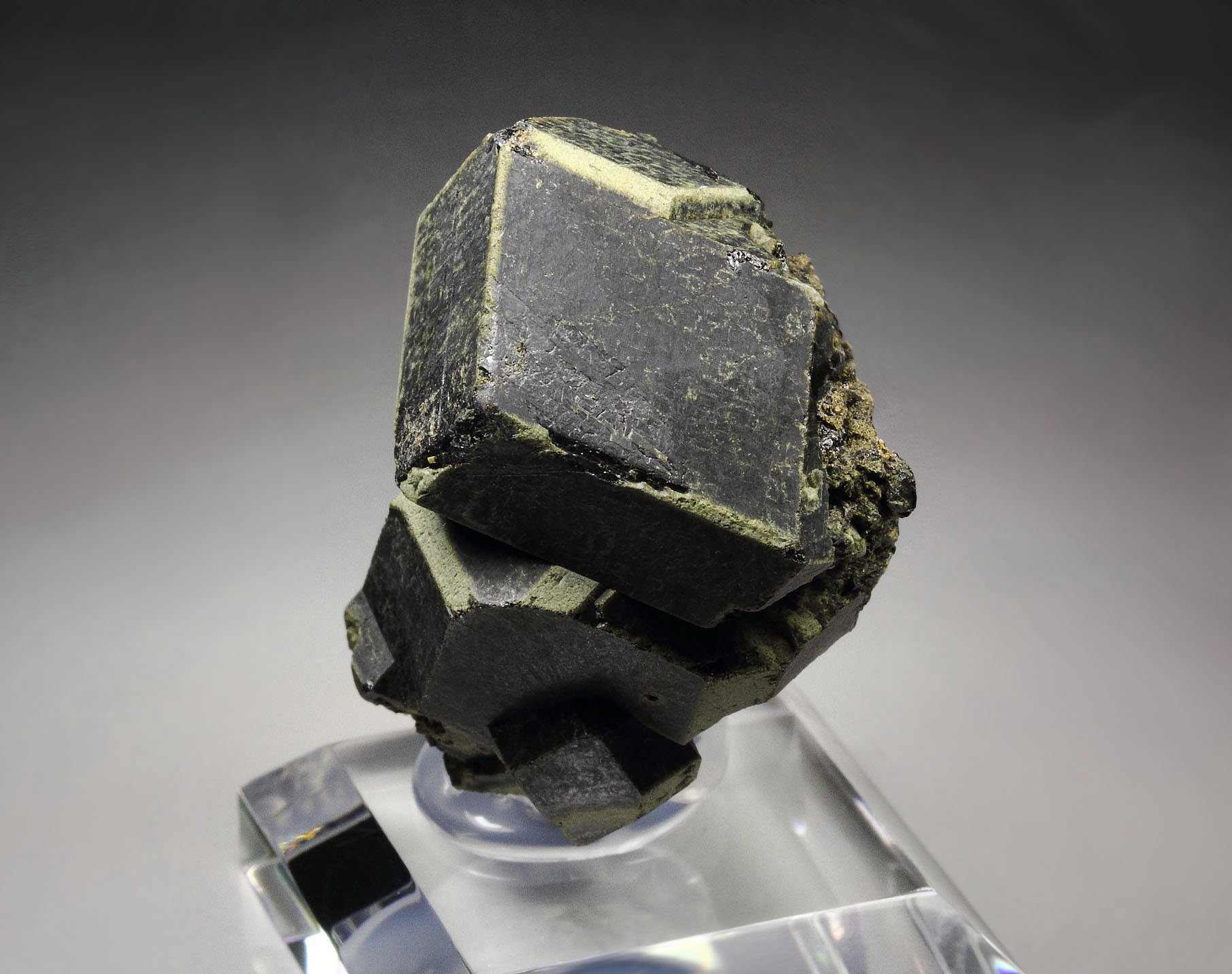 GARNET var. ANDRADITE var. MELANITE