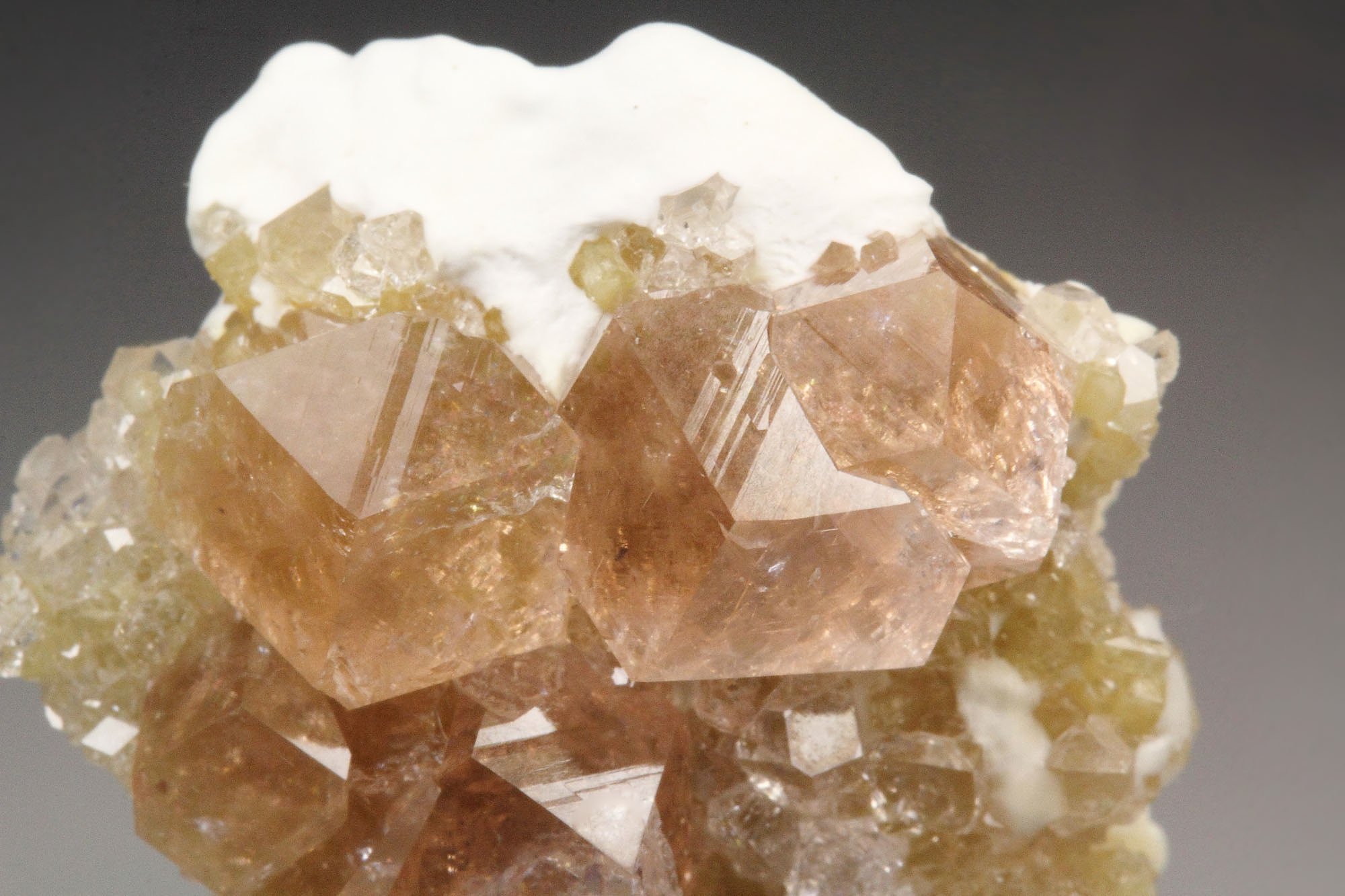 gem PINK-PEACH GARNET var. GROSSULAR, DIOPSIDE