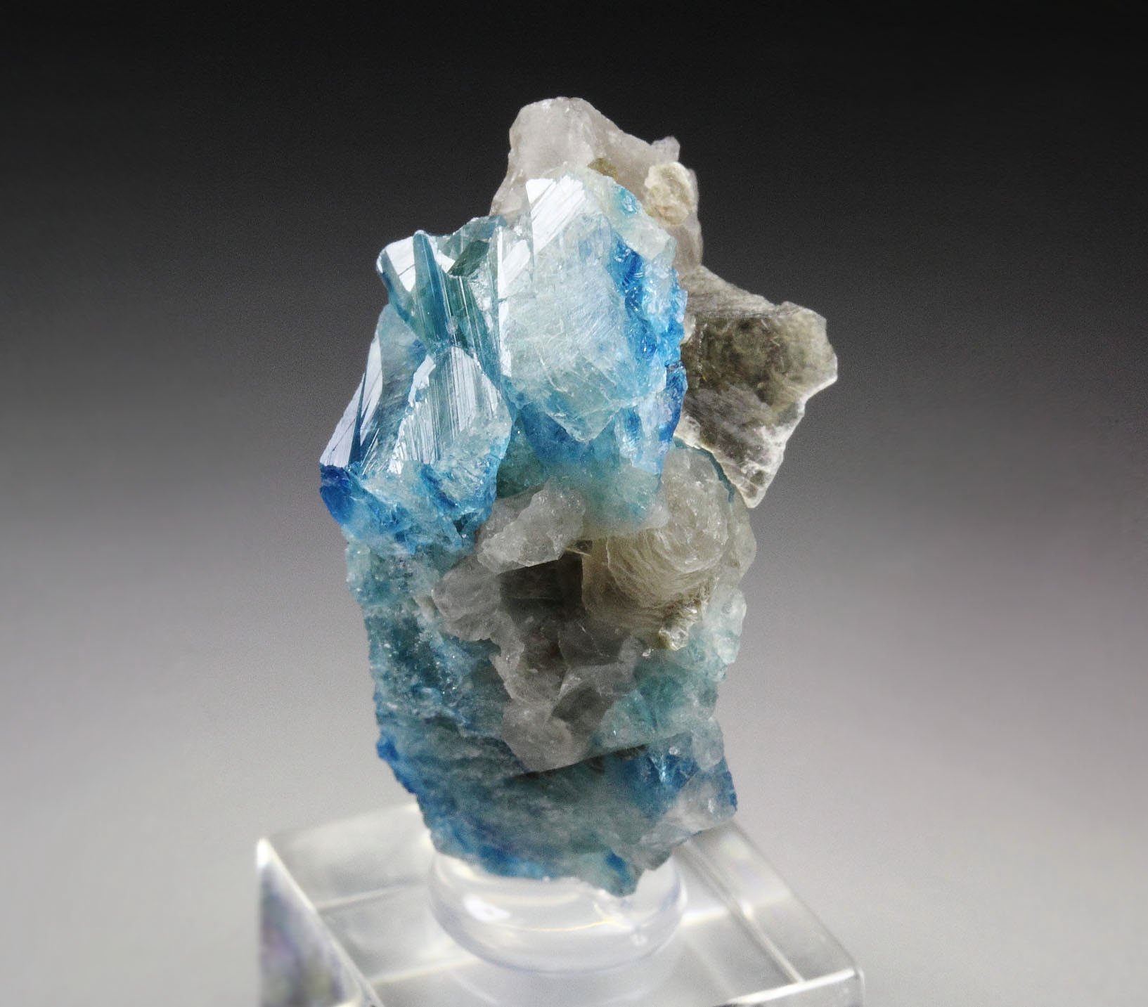 gem EUCLASE, MUSCOVITE