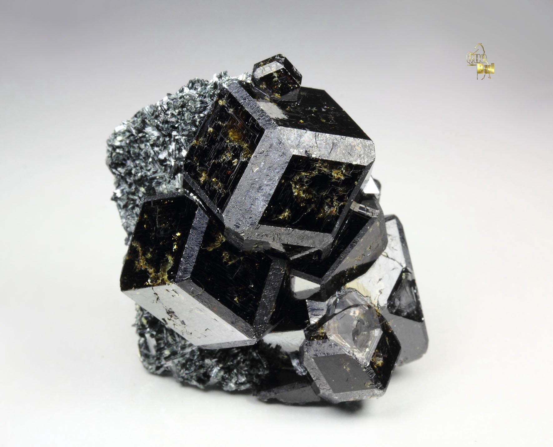 GARNET var. ANDRADITE var. MELANITE