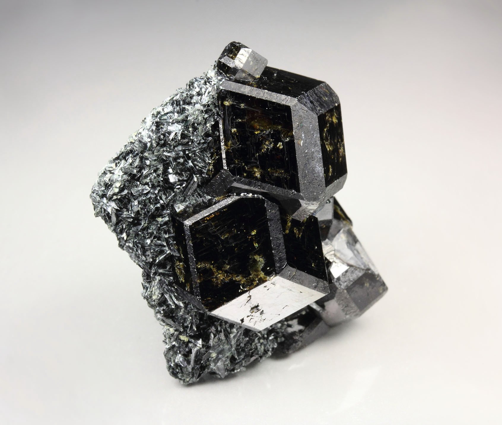 GARNET var. ANDRADITE var. MELANITE