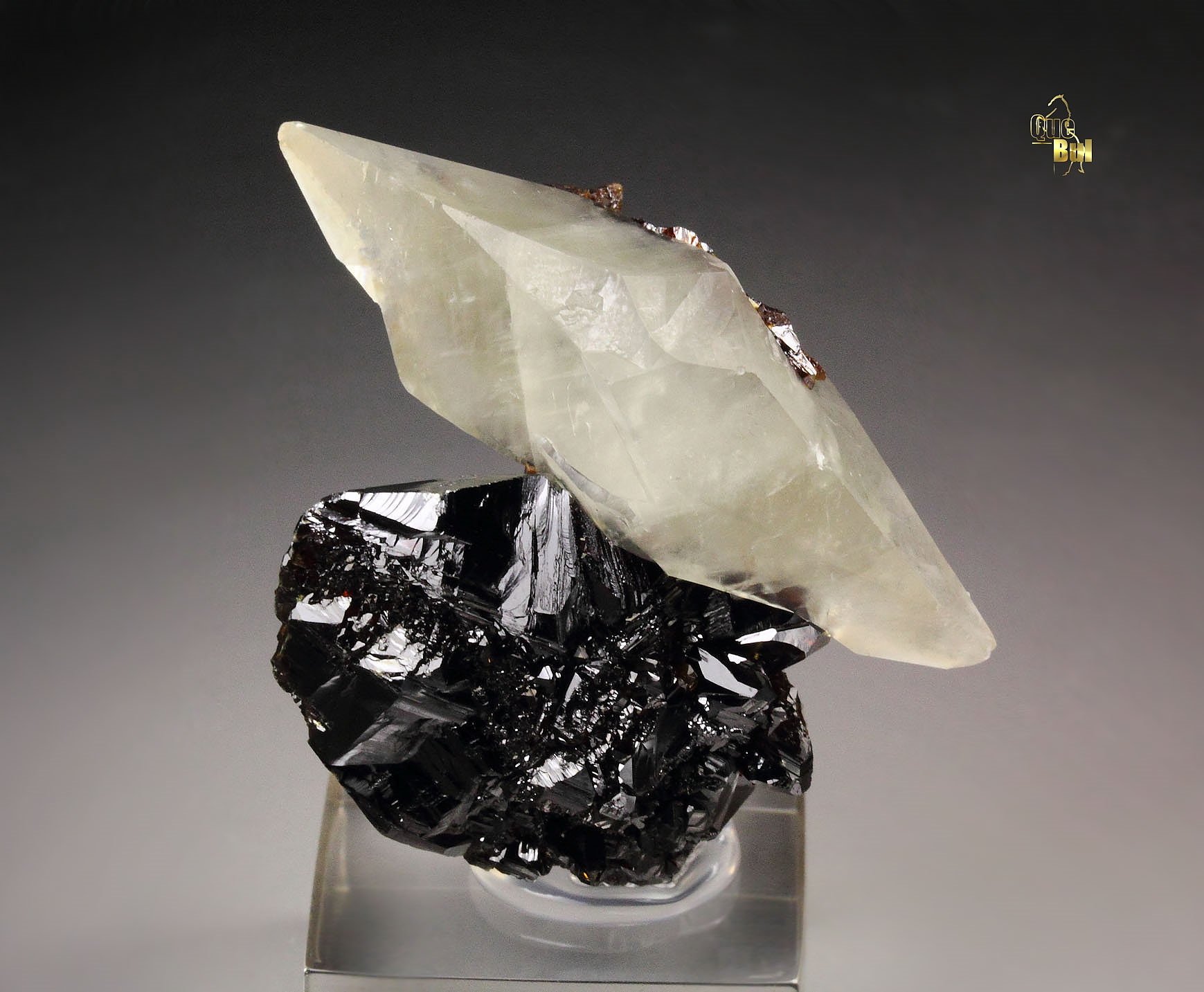 twinned CALCITE, SPHALERITE