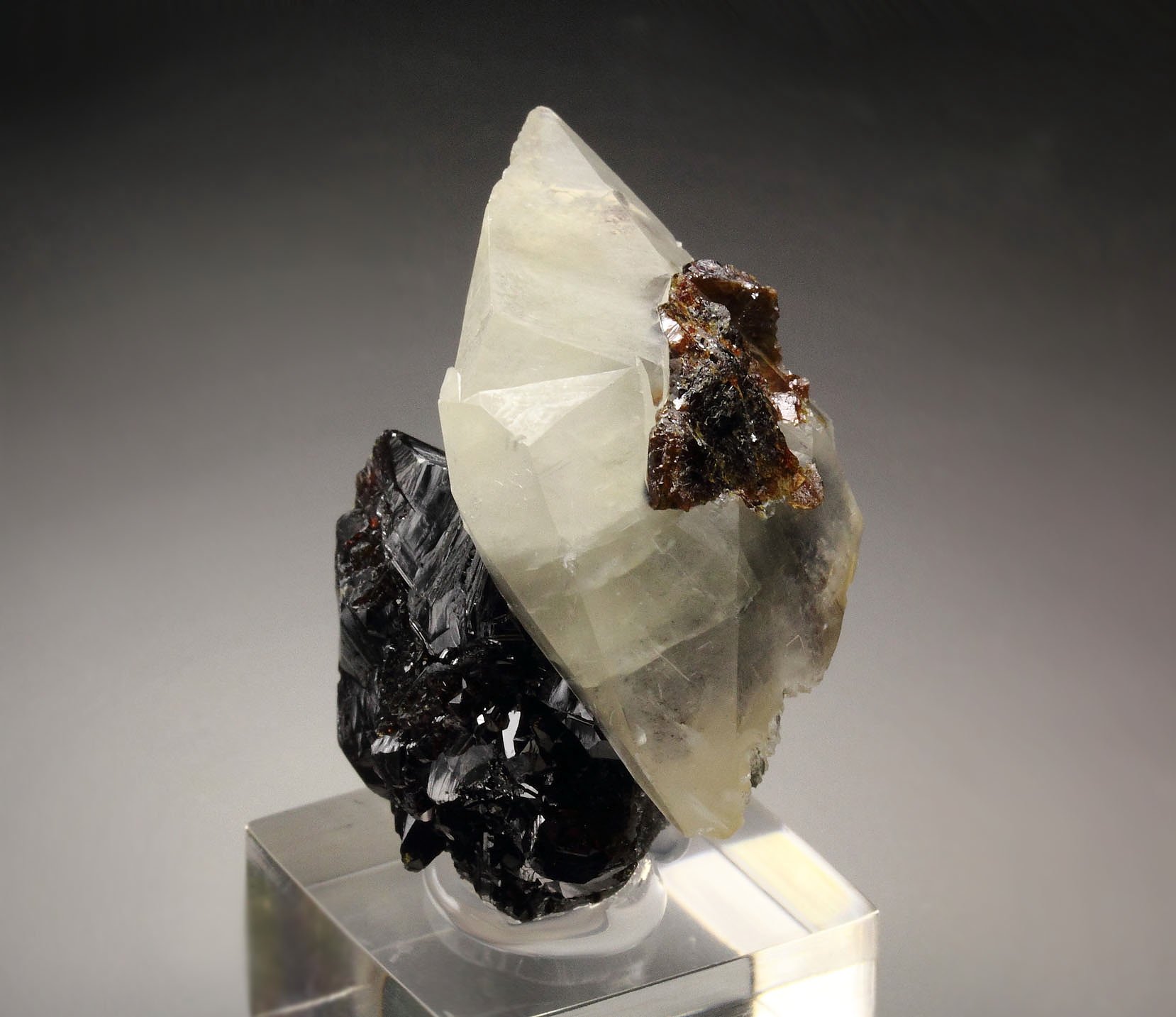 twinned CALCITE, SPHALERITE