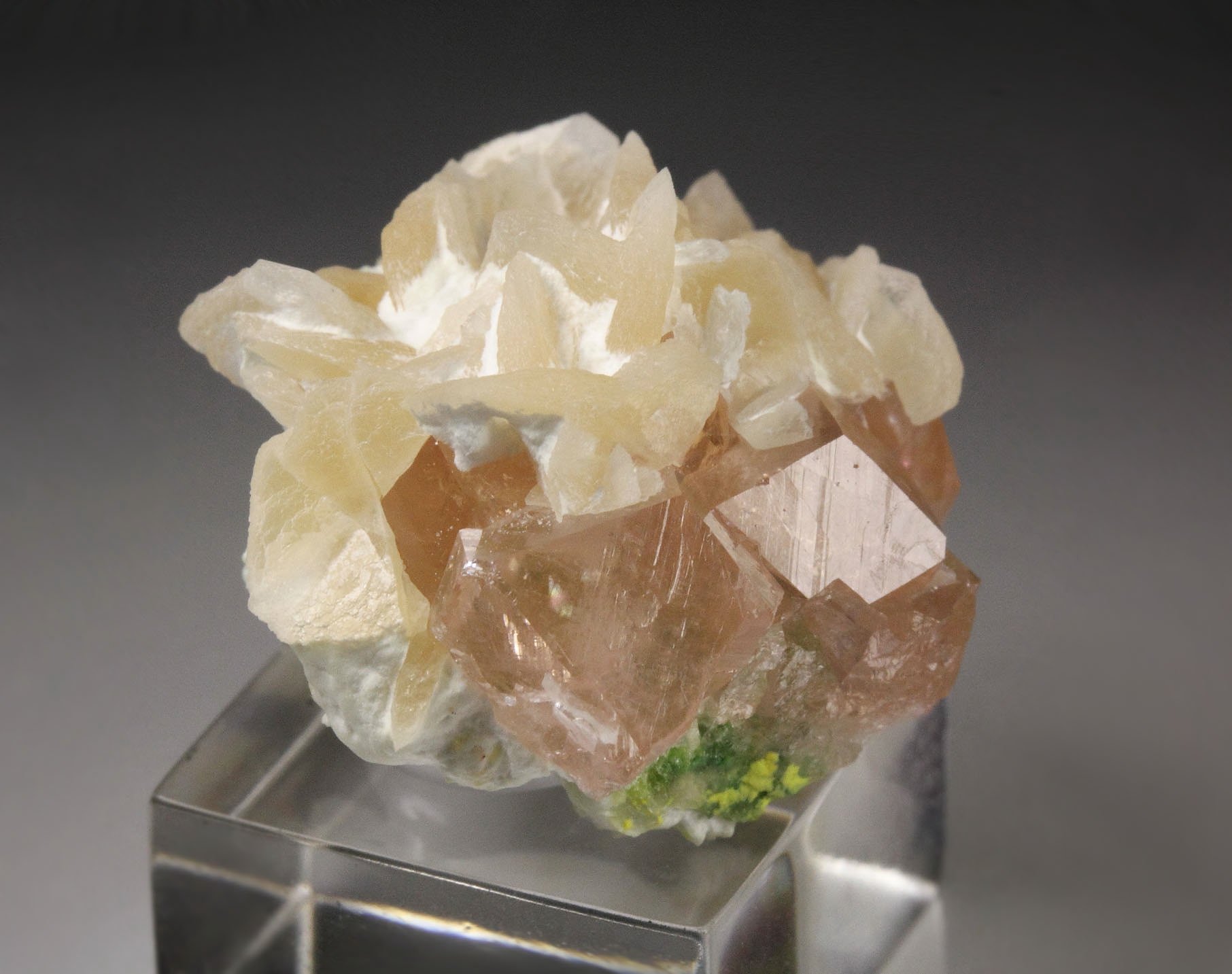 gem PINK GARNET var. GROSSULAR