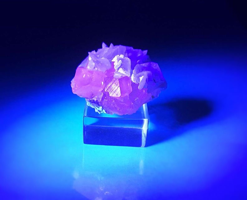 gem PINK GARNET var. GROSSULAR