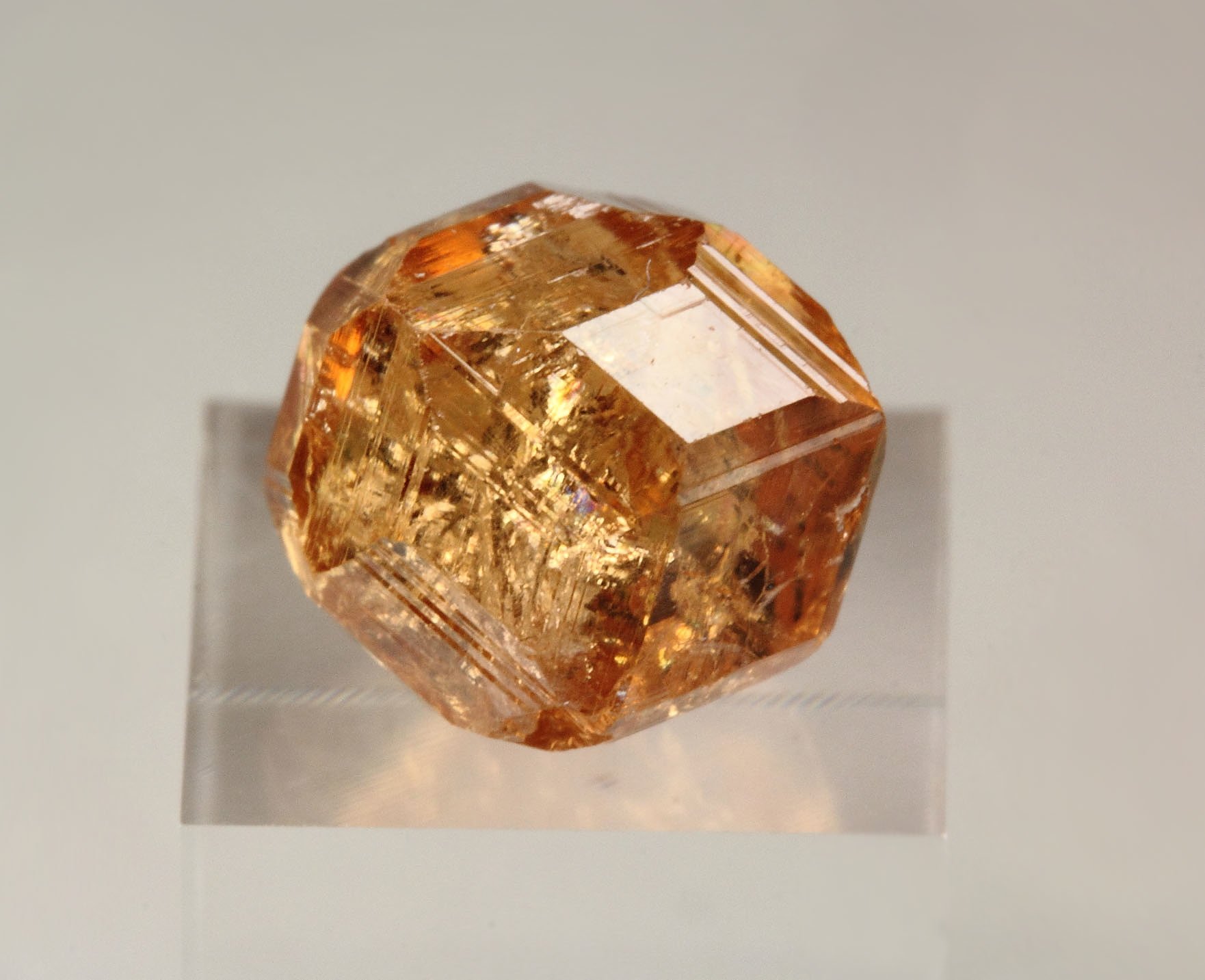 gem GARNET var. GROSSULAR