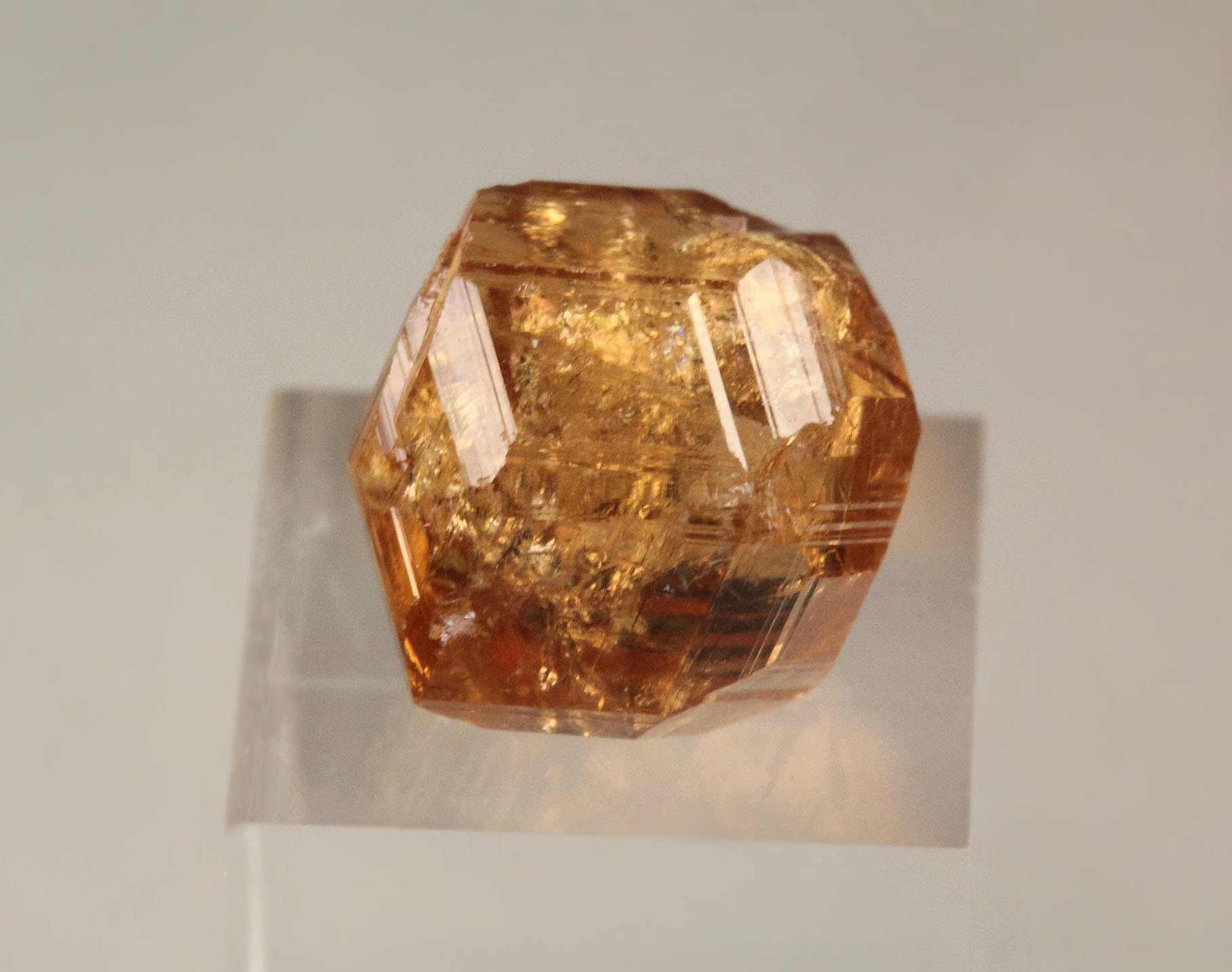 gem GARNET var. GROSSULAR