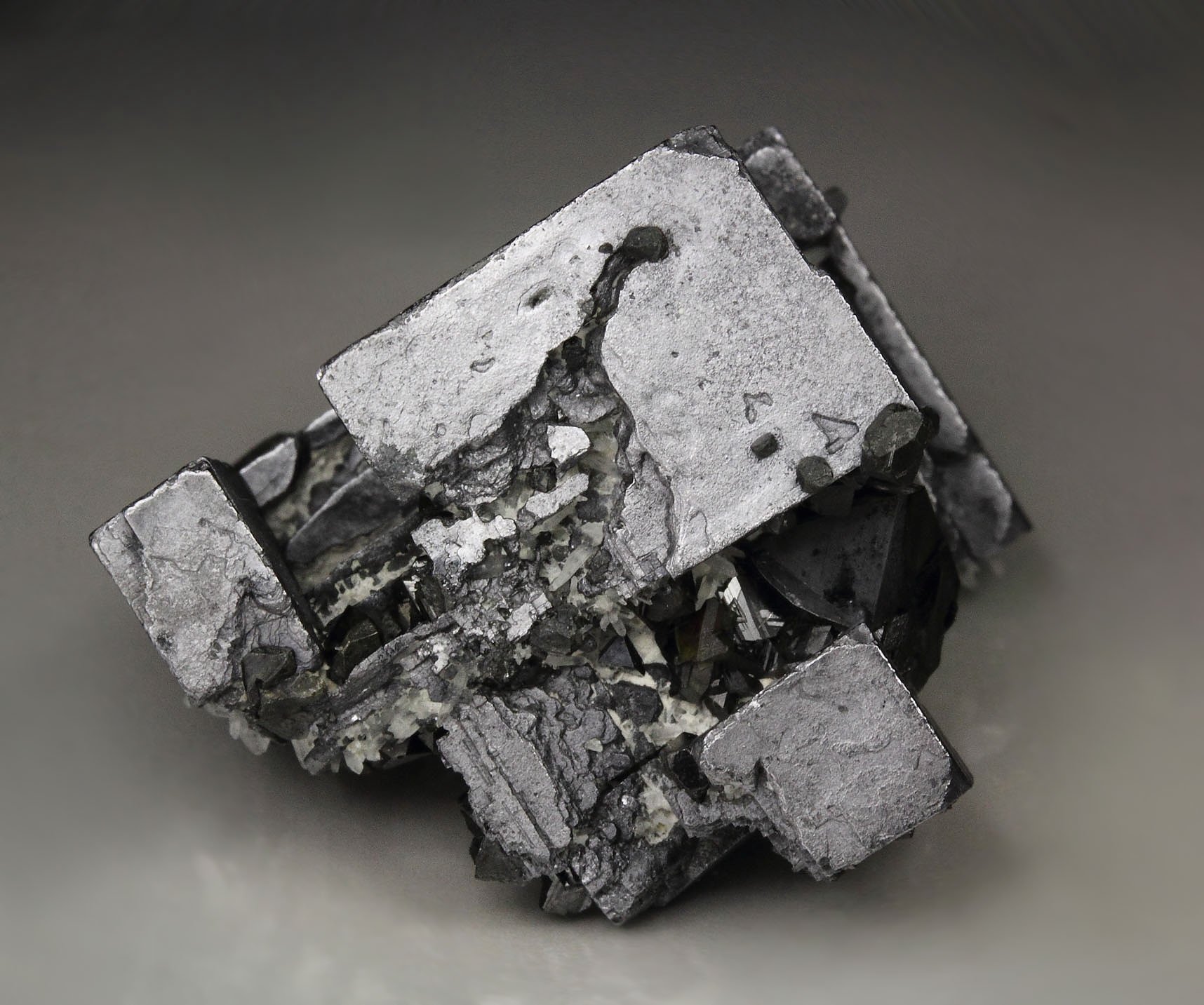 skeletal GALENA, QUARTZ, SPHALERITE