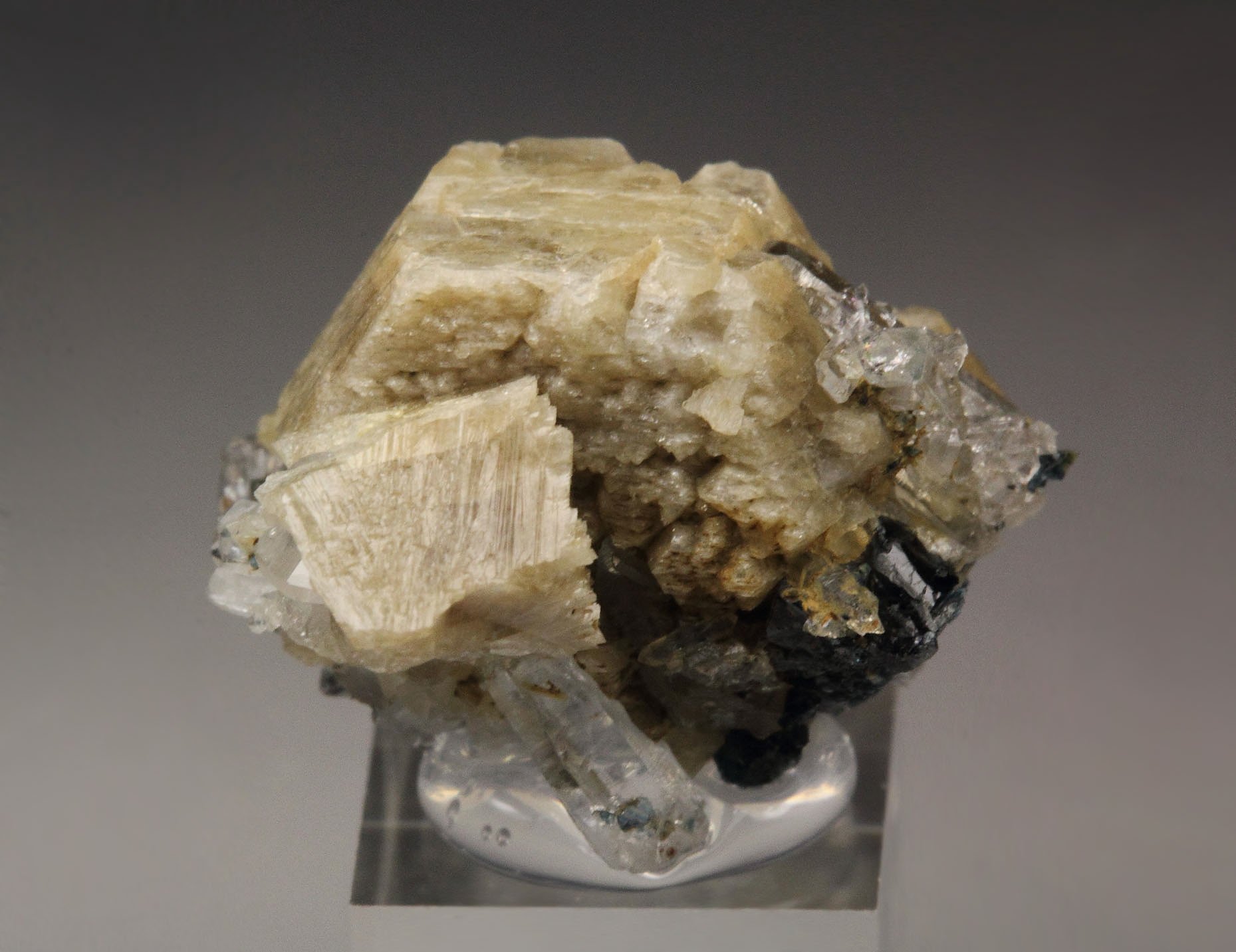 WHITEITE (CaFeMg)