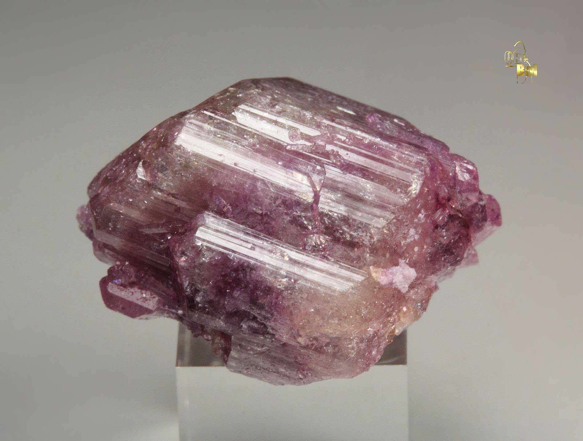 gemmy VESUVIANITE var. MANGANOAN