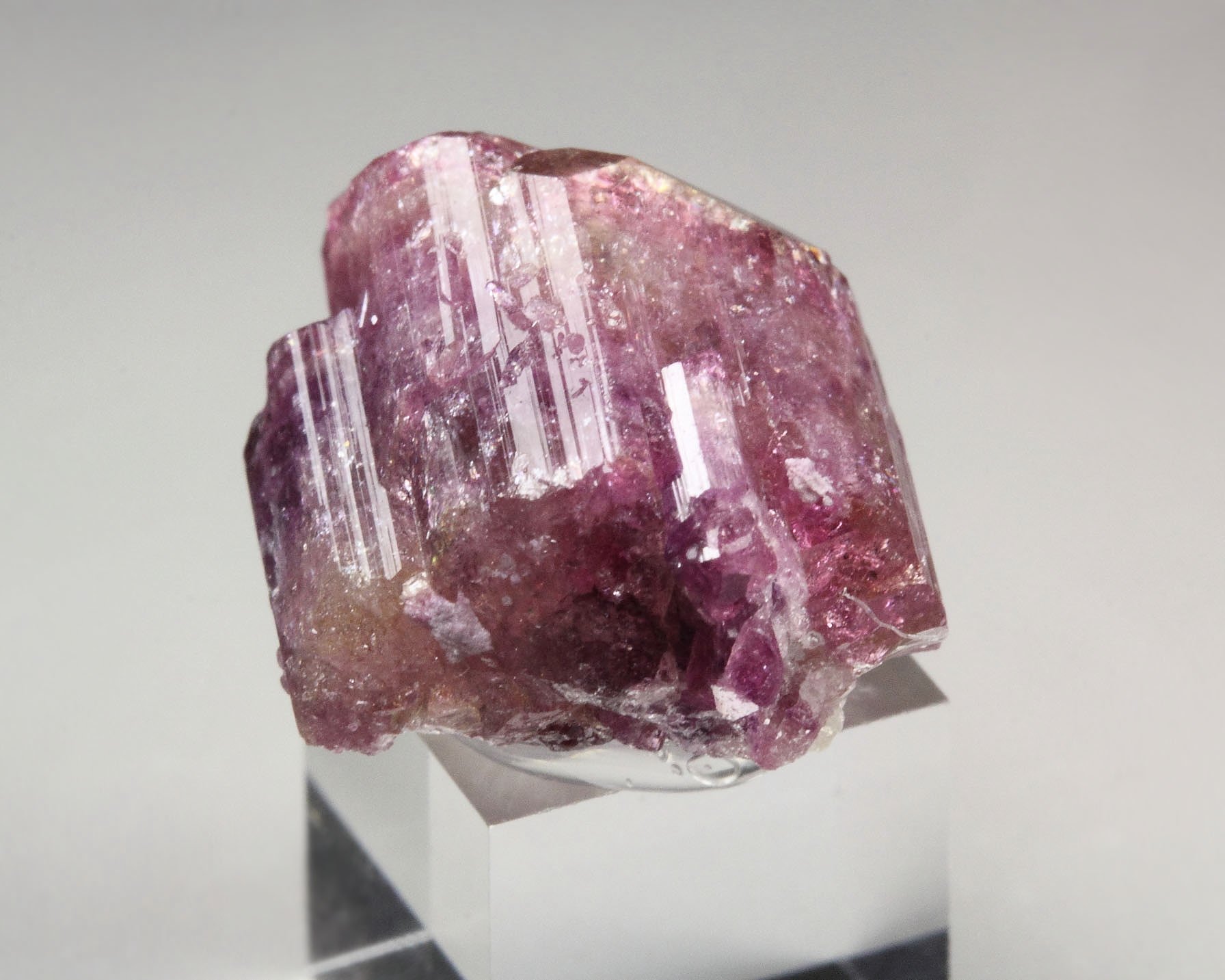 gemmy VESUVIANITE var. MANGANOAN