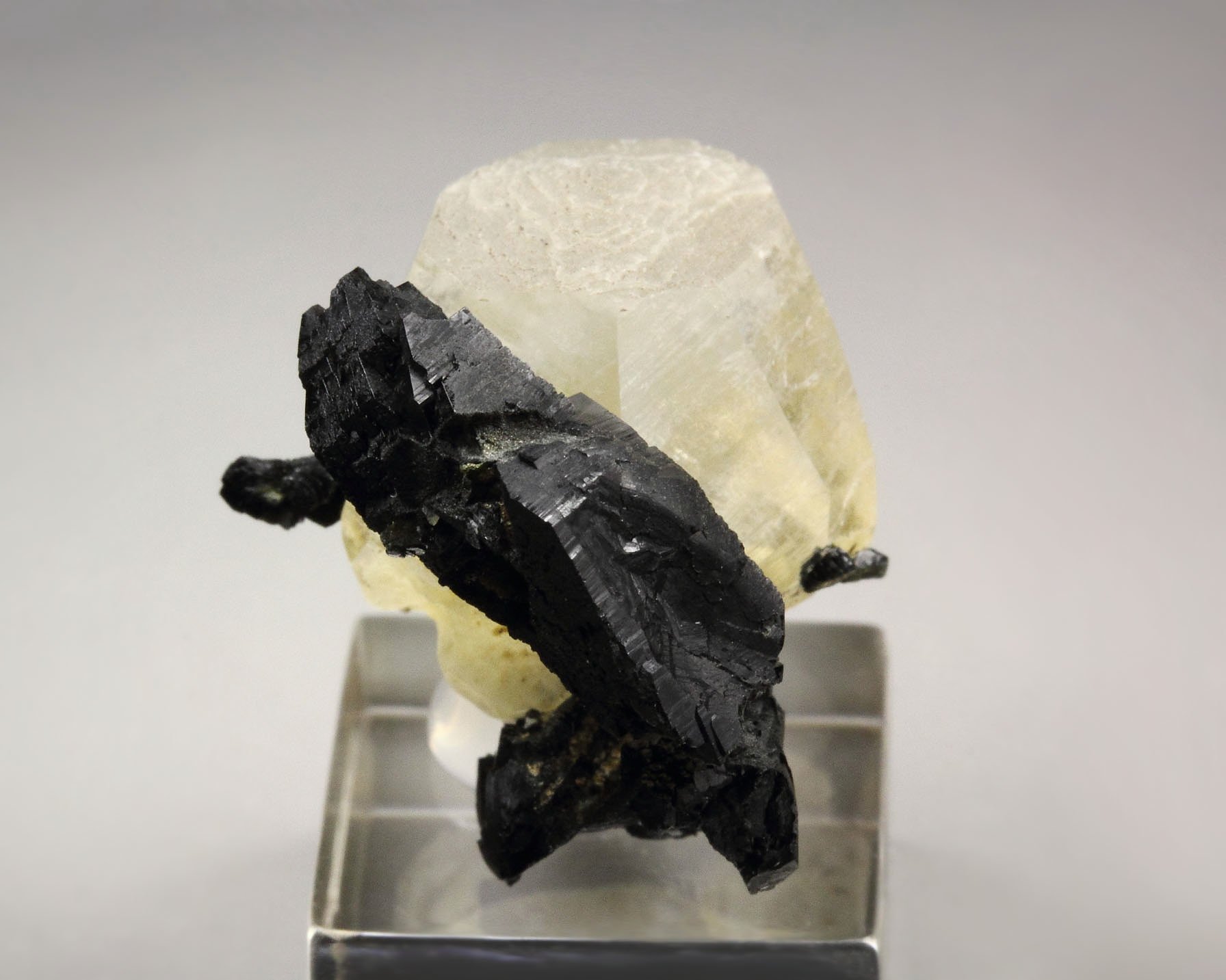 BABINGTONITE, CALCITE