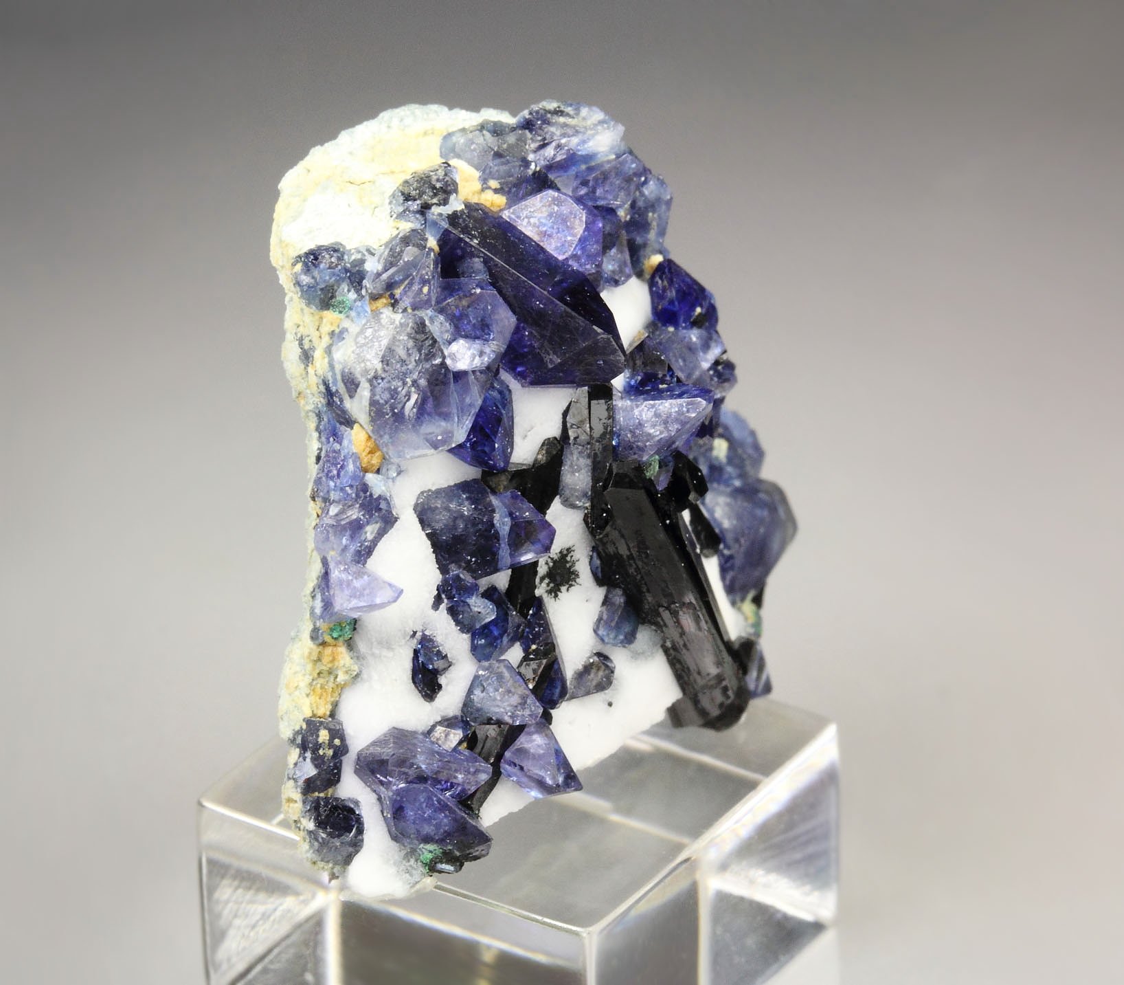 gemmy BENITOITE, NEPTUNITE, NATROLITE