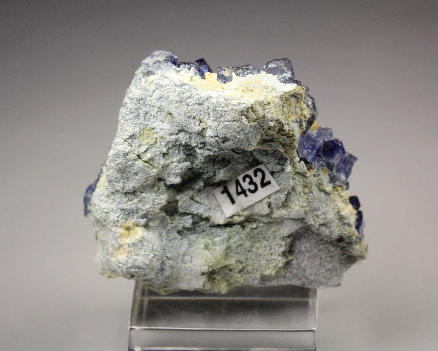 gemmy BENITOITE, NEPTUNITE, NATROLITE