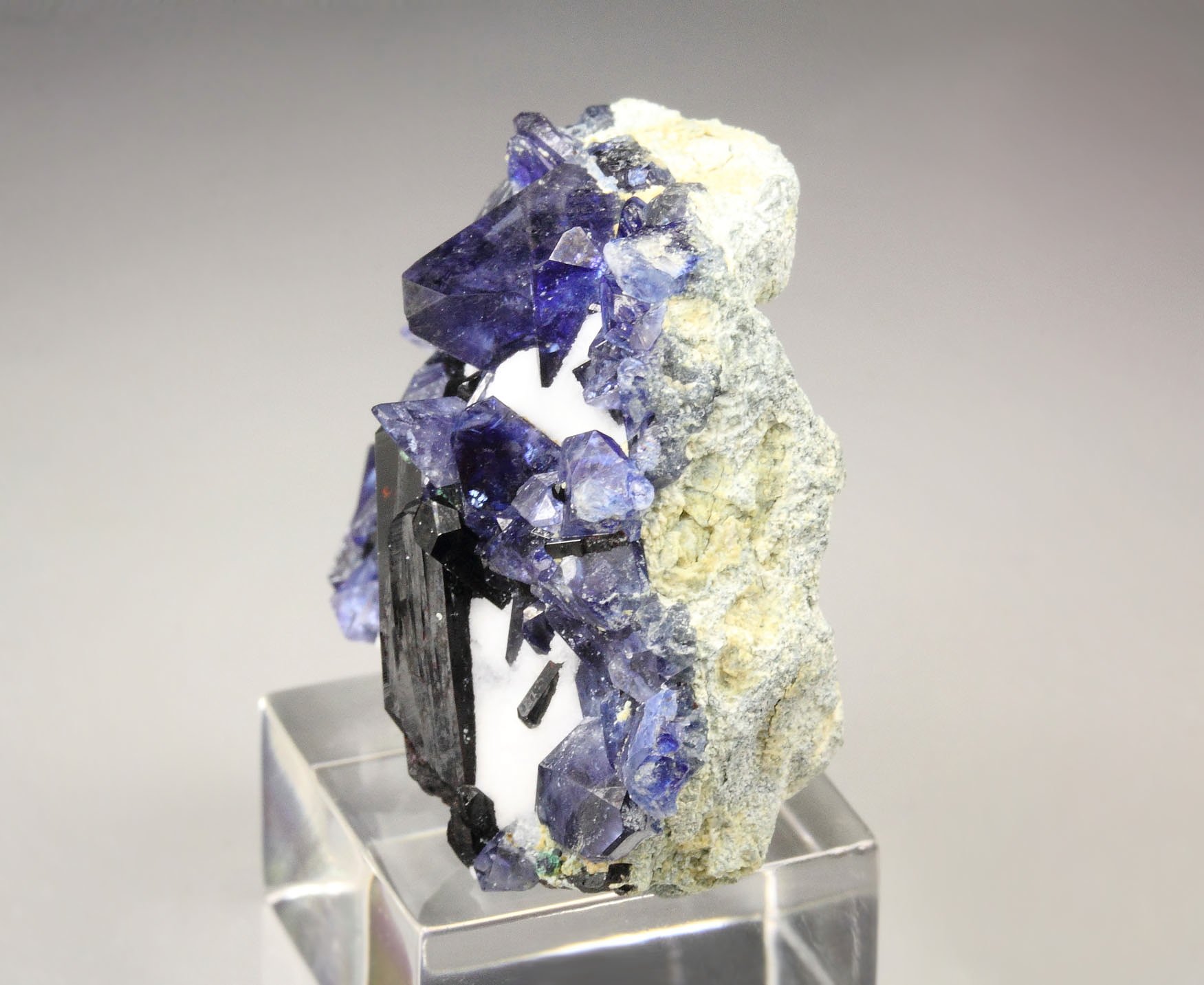 gemmy BENITOITE, NEPTUNITE, NATROLITE