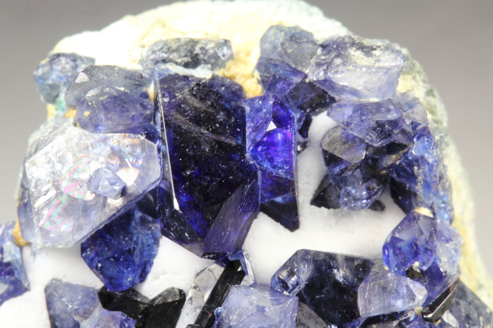 gemmy BENITOITE, NEPTUNITE, NATROLITE