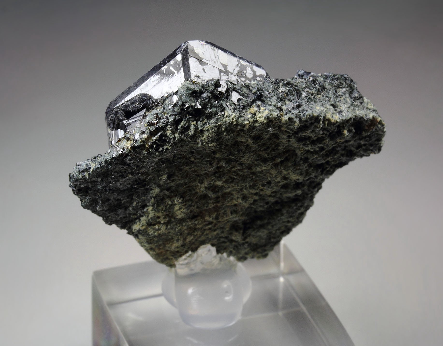 GARNET var. ANDRADITE var. MELANITE, PARGASITE