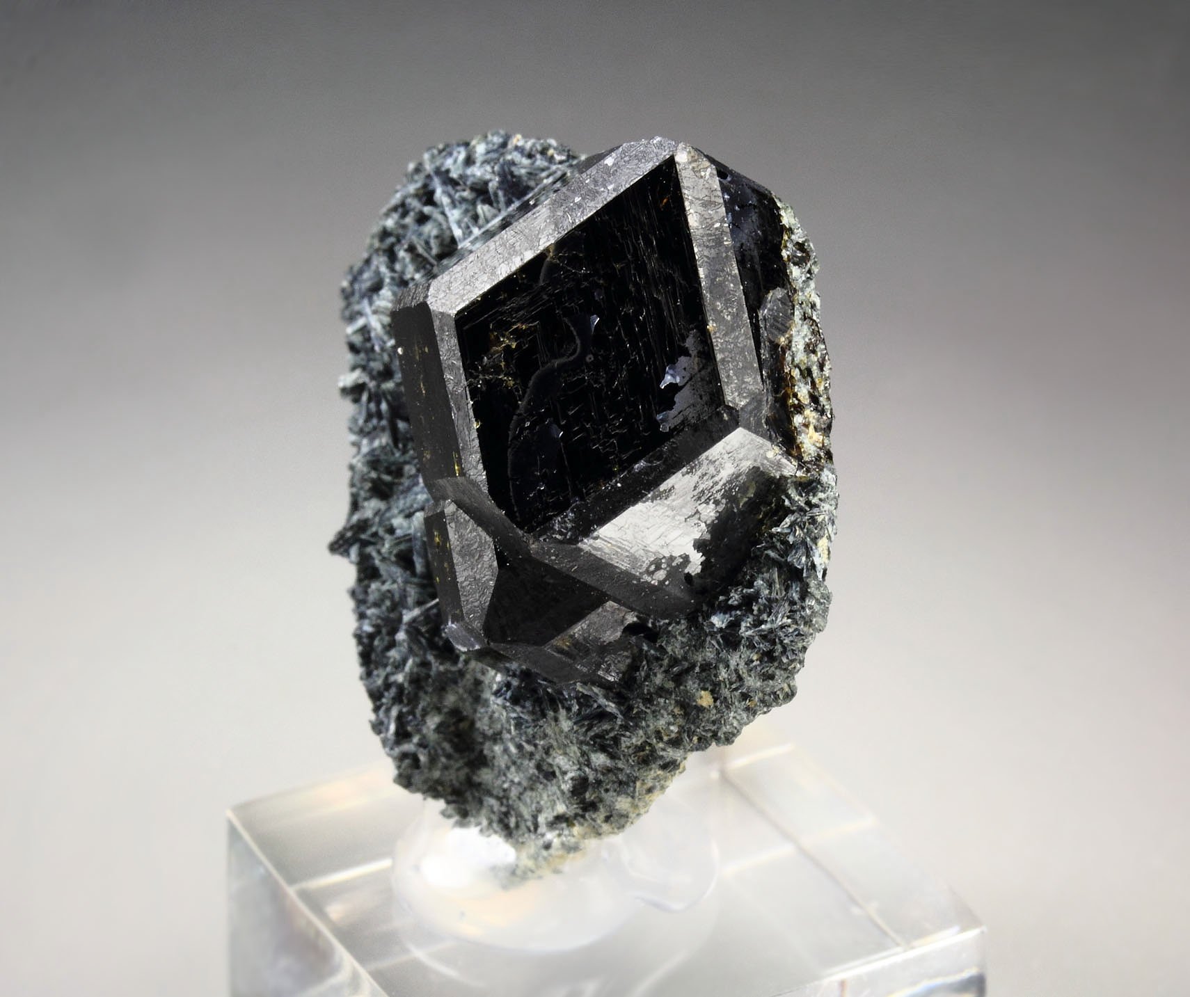 GARNET var. ANDRADITE var. MELANITE, PARGASITE