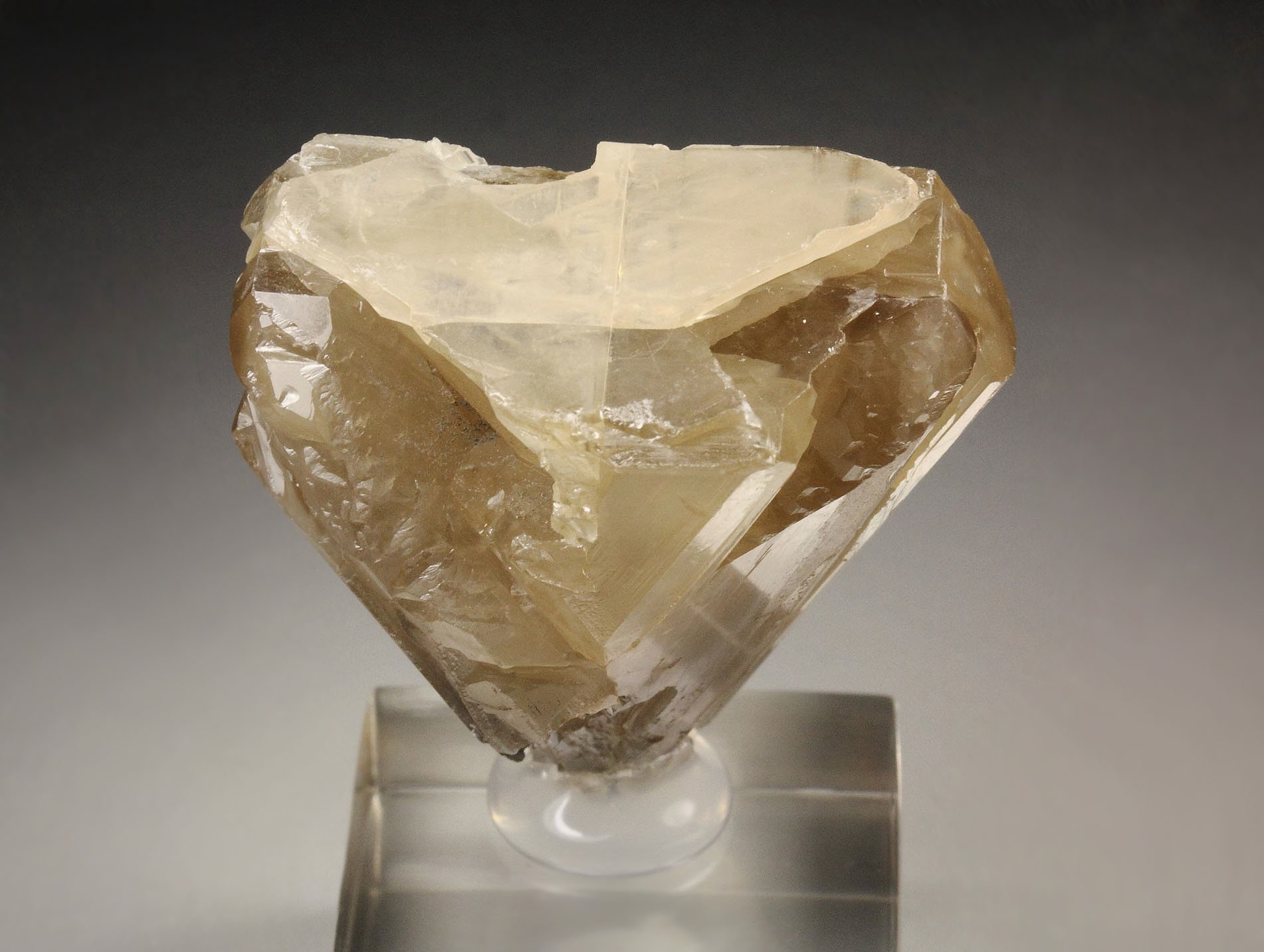 twinned CERUSSITE