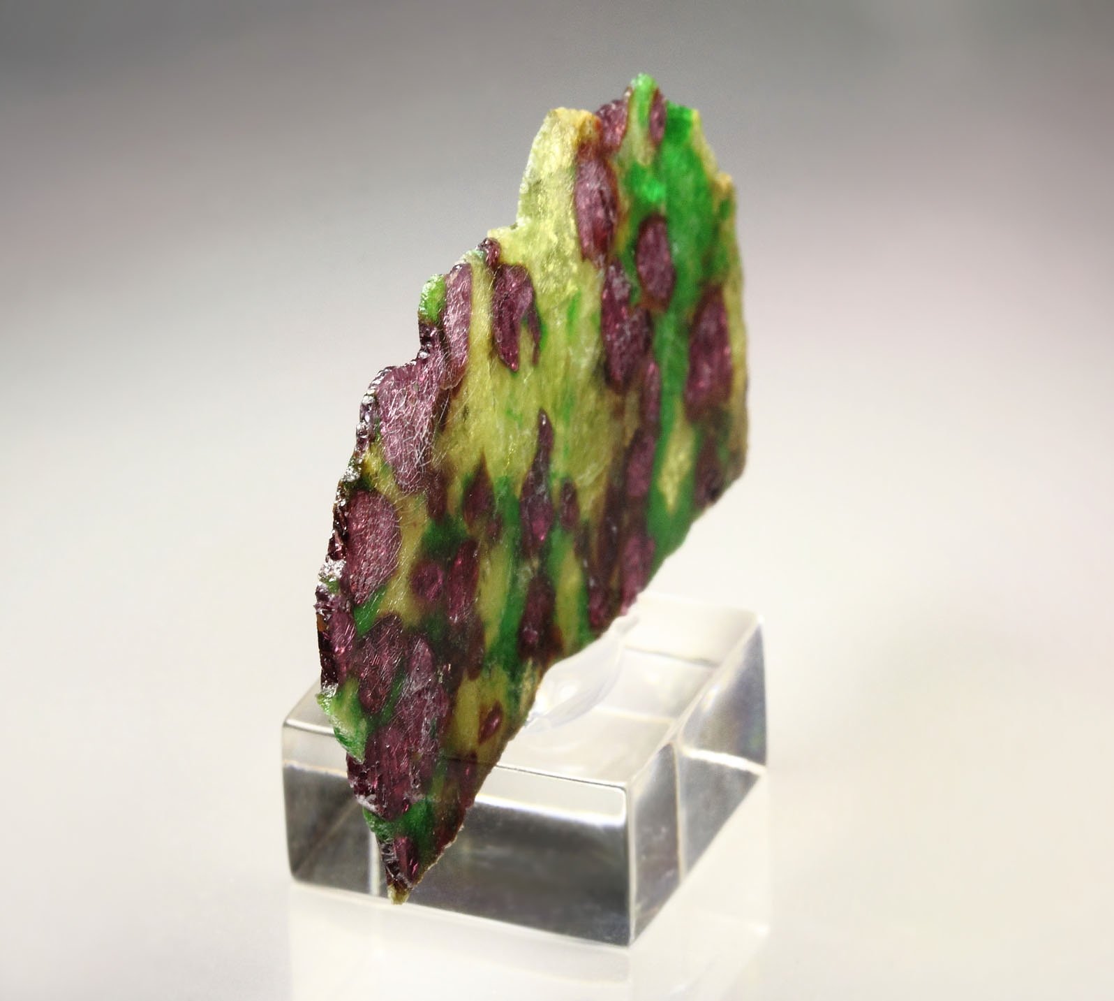 GARNET var. PYROPE, DIOPSIDE var. CHROMIUM-BEARING DIOPSIDE, ENSTATITE