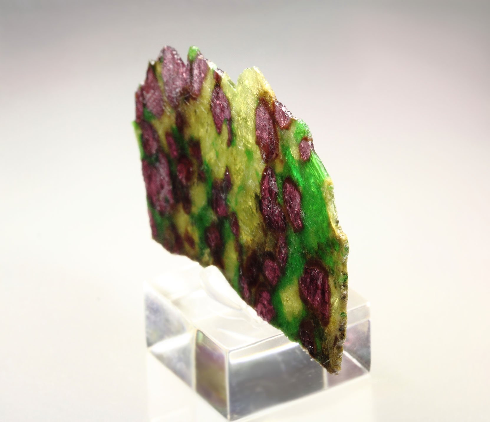 GARNET var. PYROPE, DIOPSIDE var. CHROMIUM-BEARING DIOPSIDE, ENSTATITE