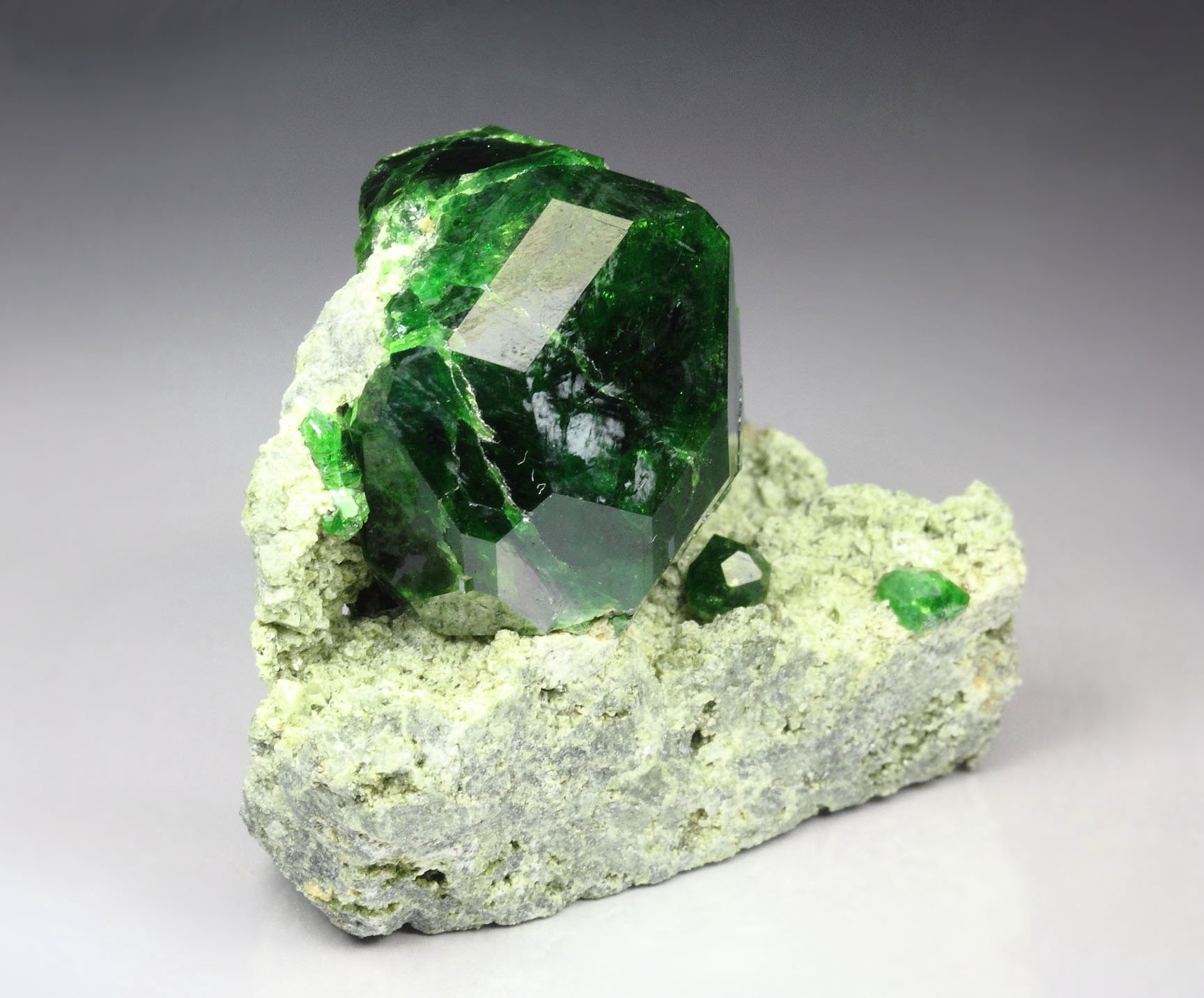 GARNET var. ANDRADITE var. DEMANTOID
