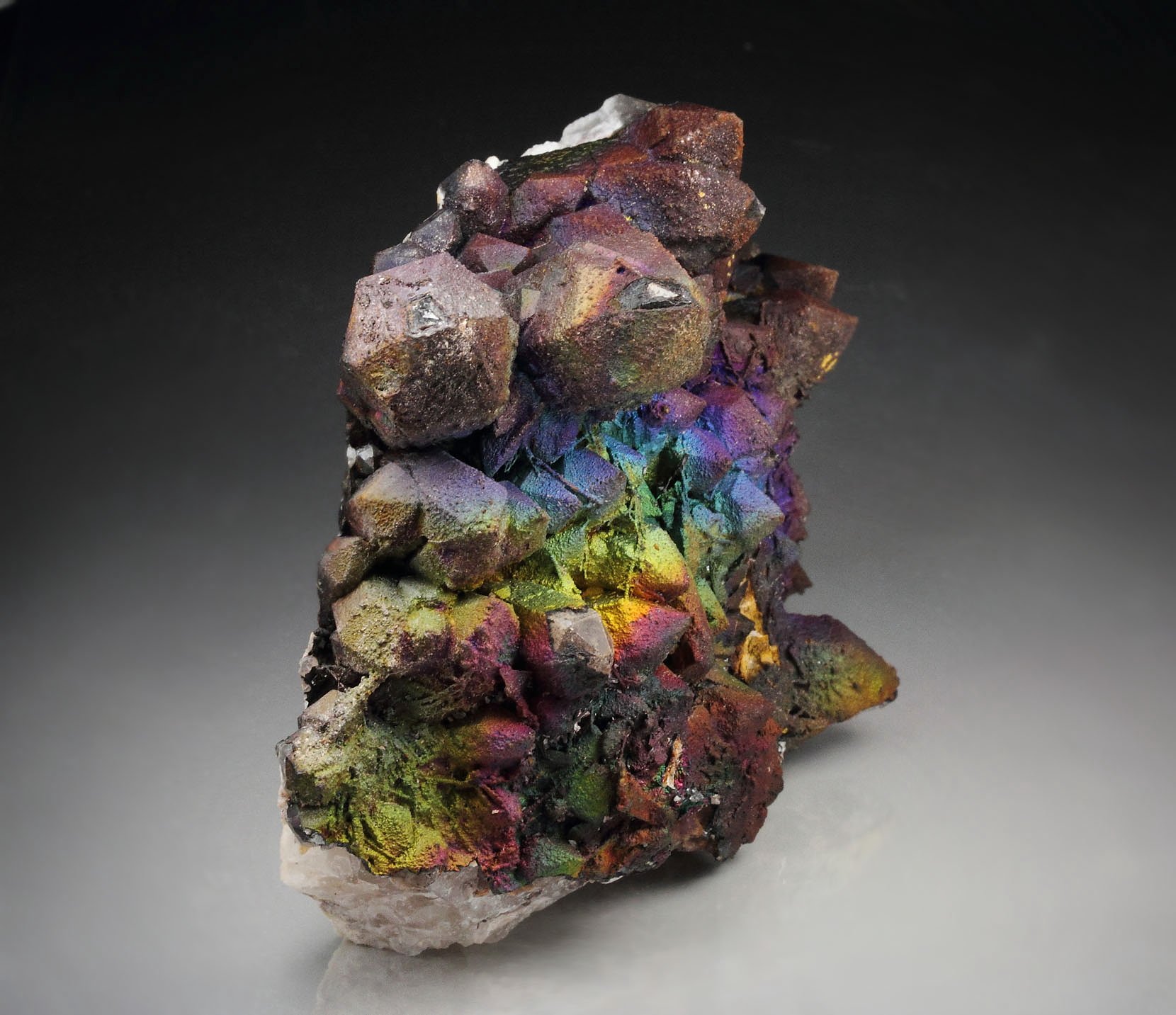 iridescent GOETHITE, QUARTZ