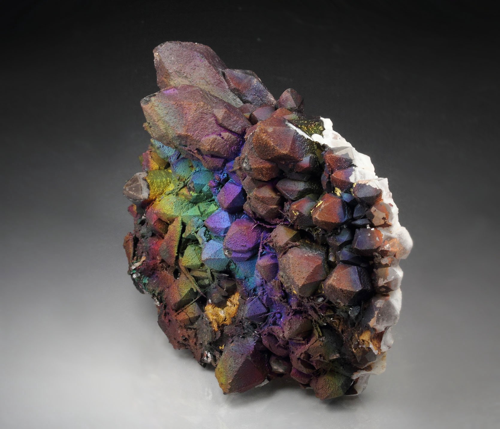 iridescent GOETHITE, QUARTZ