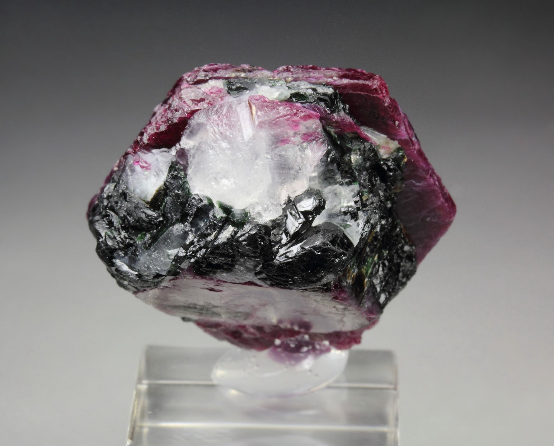 CORUNDUM var. RUBY, MUSCOVITE