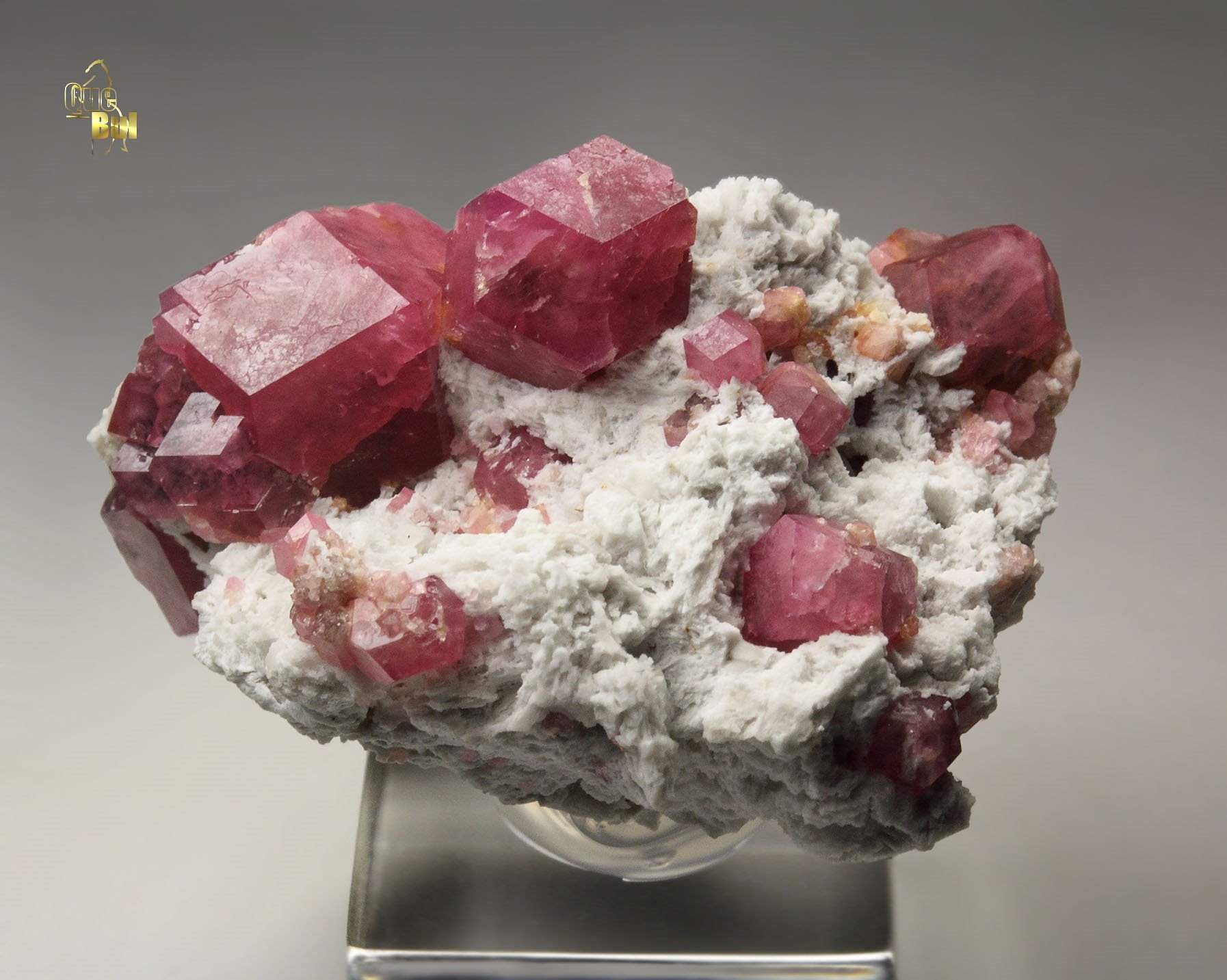 GARNET var. GROSSULAR