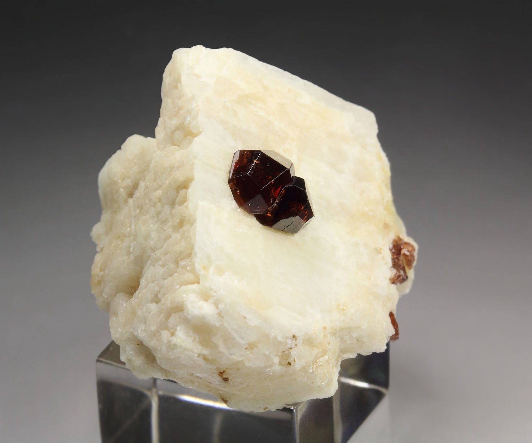 gem GARNET var. SPESSARTINE