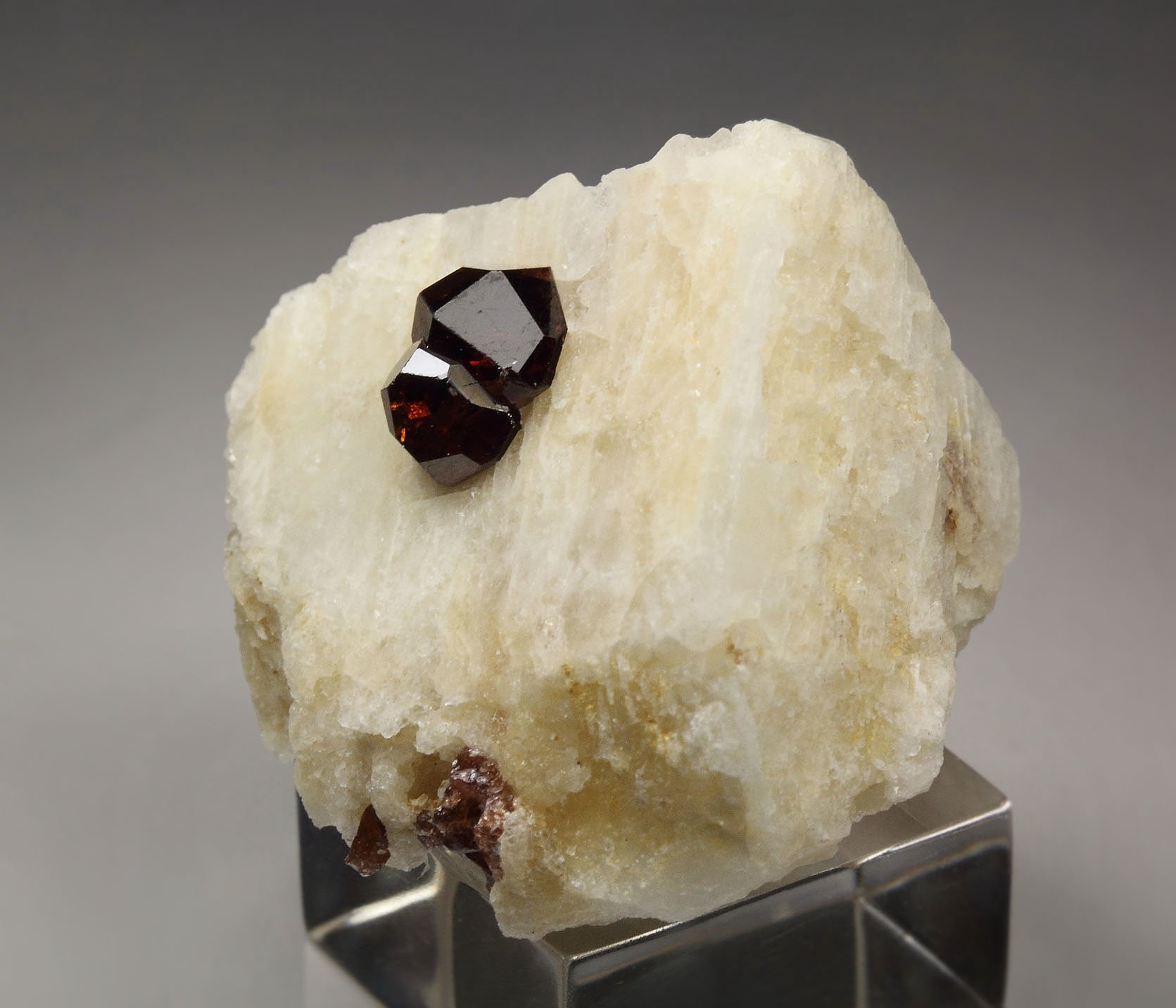 gem GARNET var. SPESSARTINE